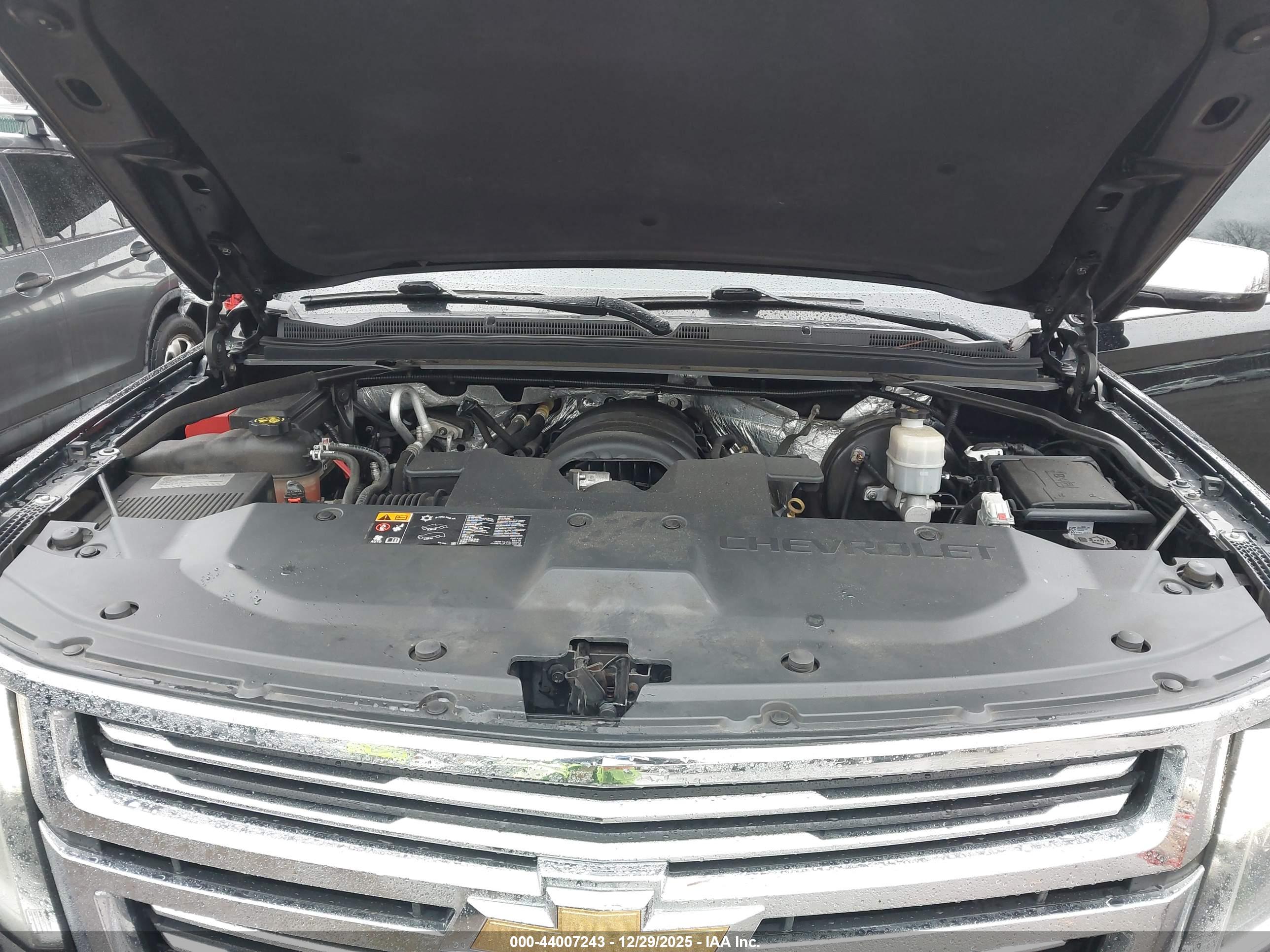 CHEVROLET SUBURBAN image 10