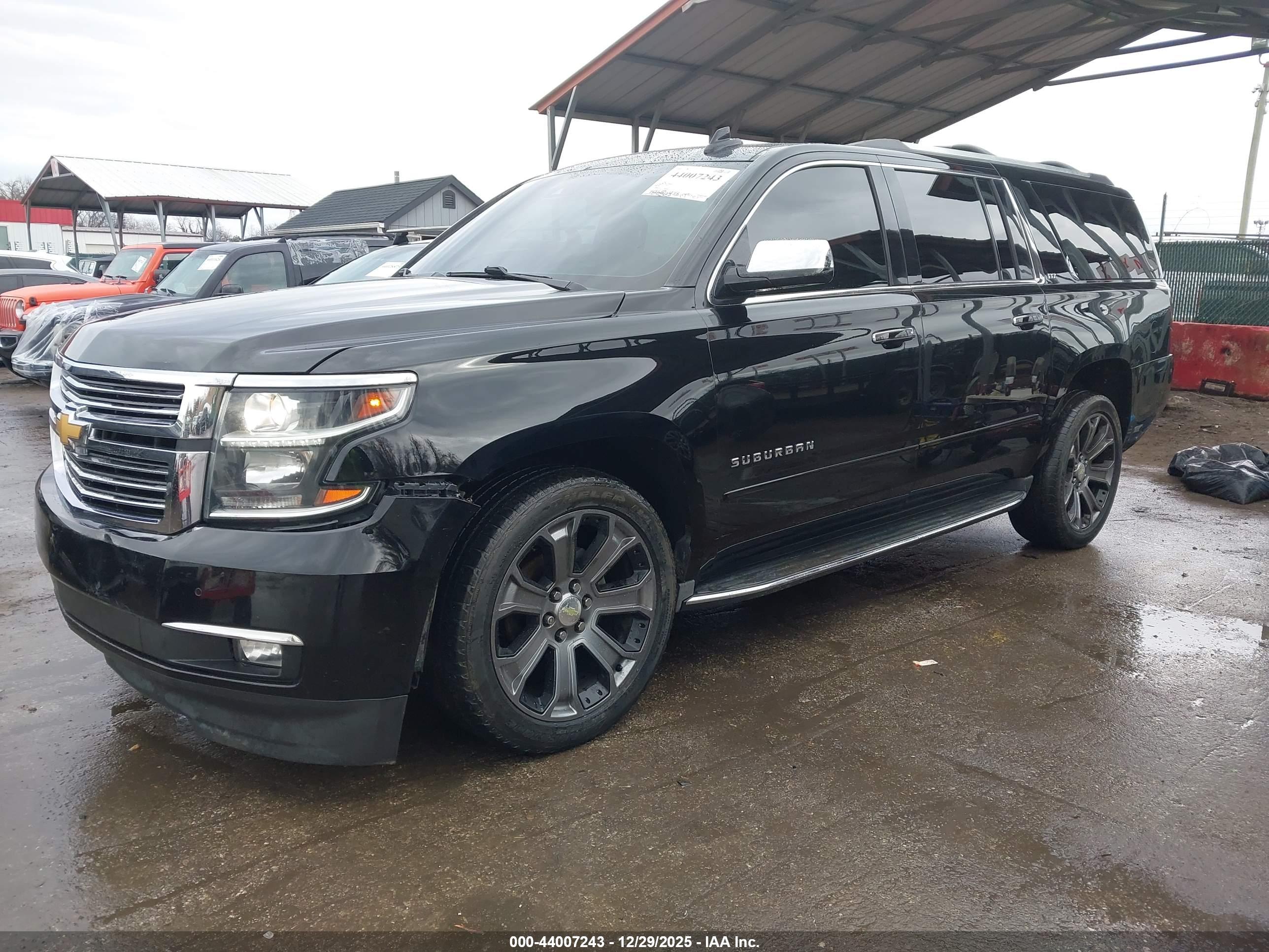 CHEVROLET SUBURBAN image 2