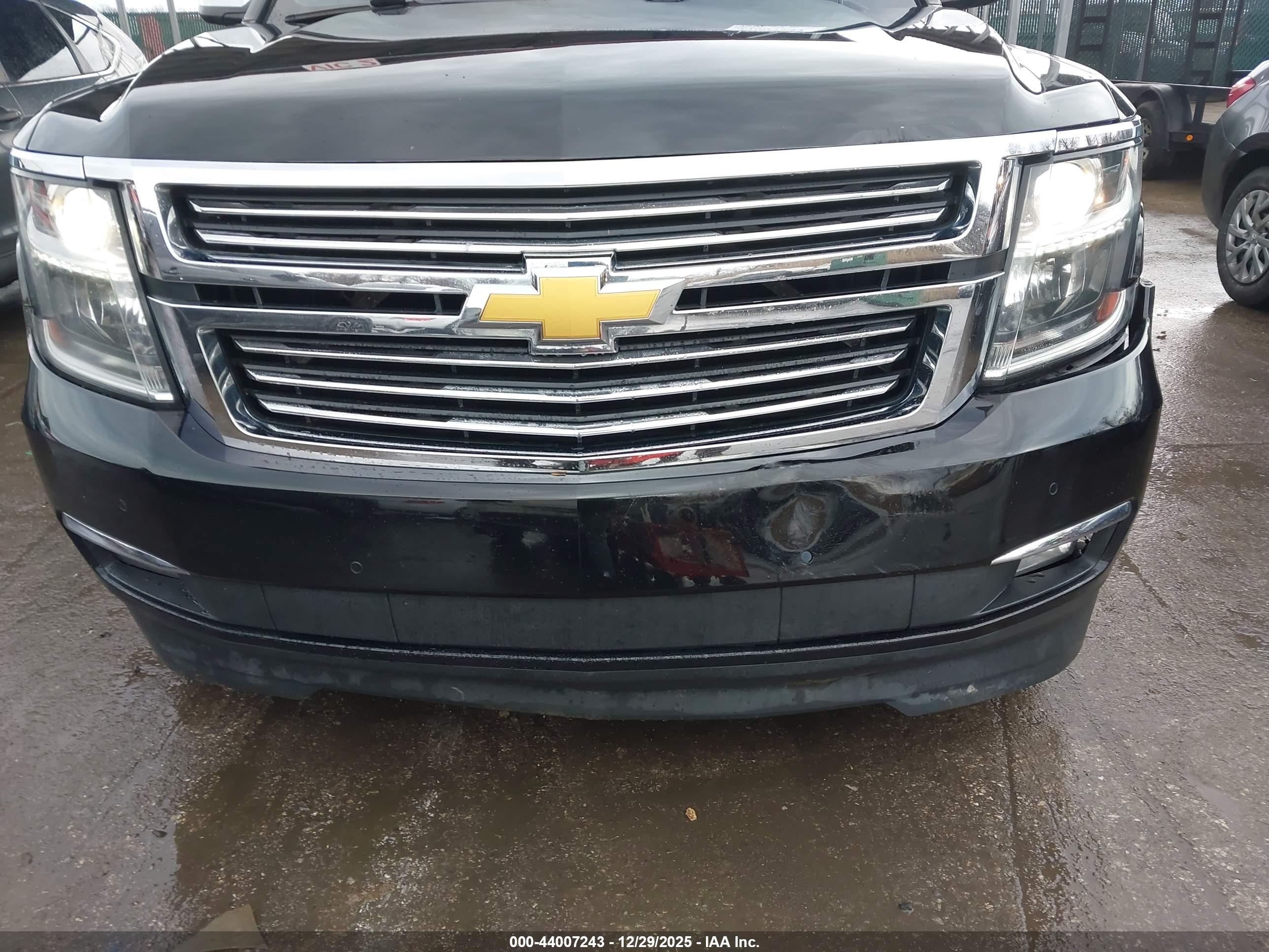 CHEVROLET SUBURBAN image 6
