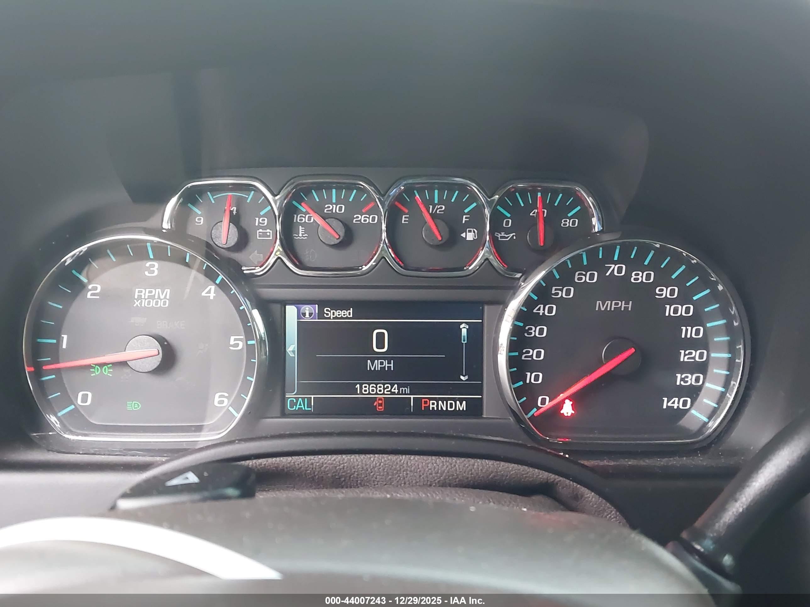 CHEVROLET SUBURBAN image 7