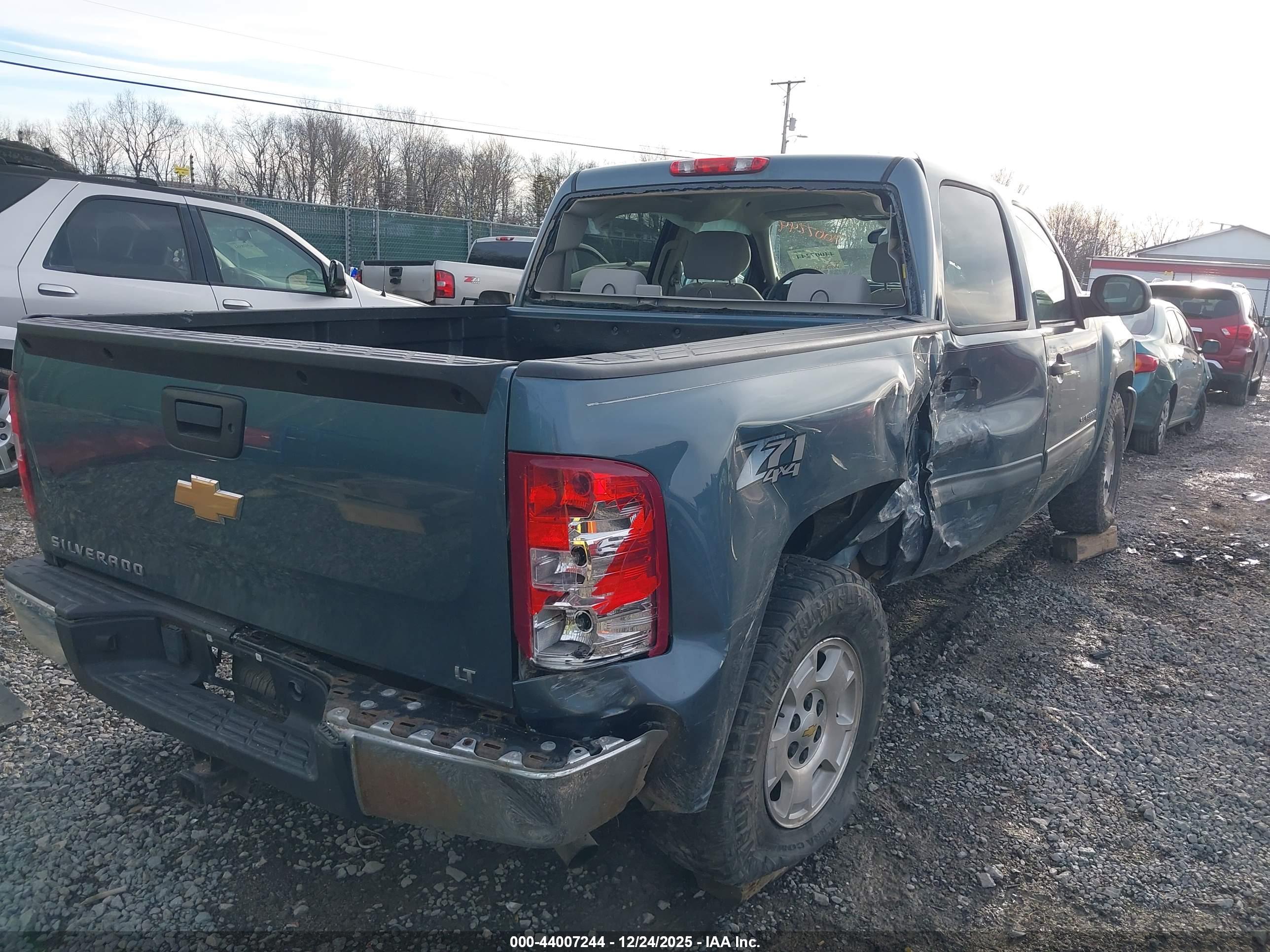 CHEVROLET SILVERADO image 6