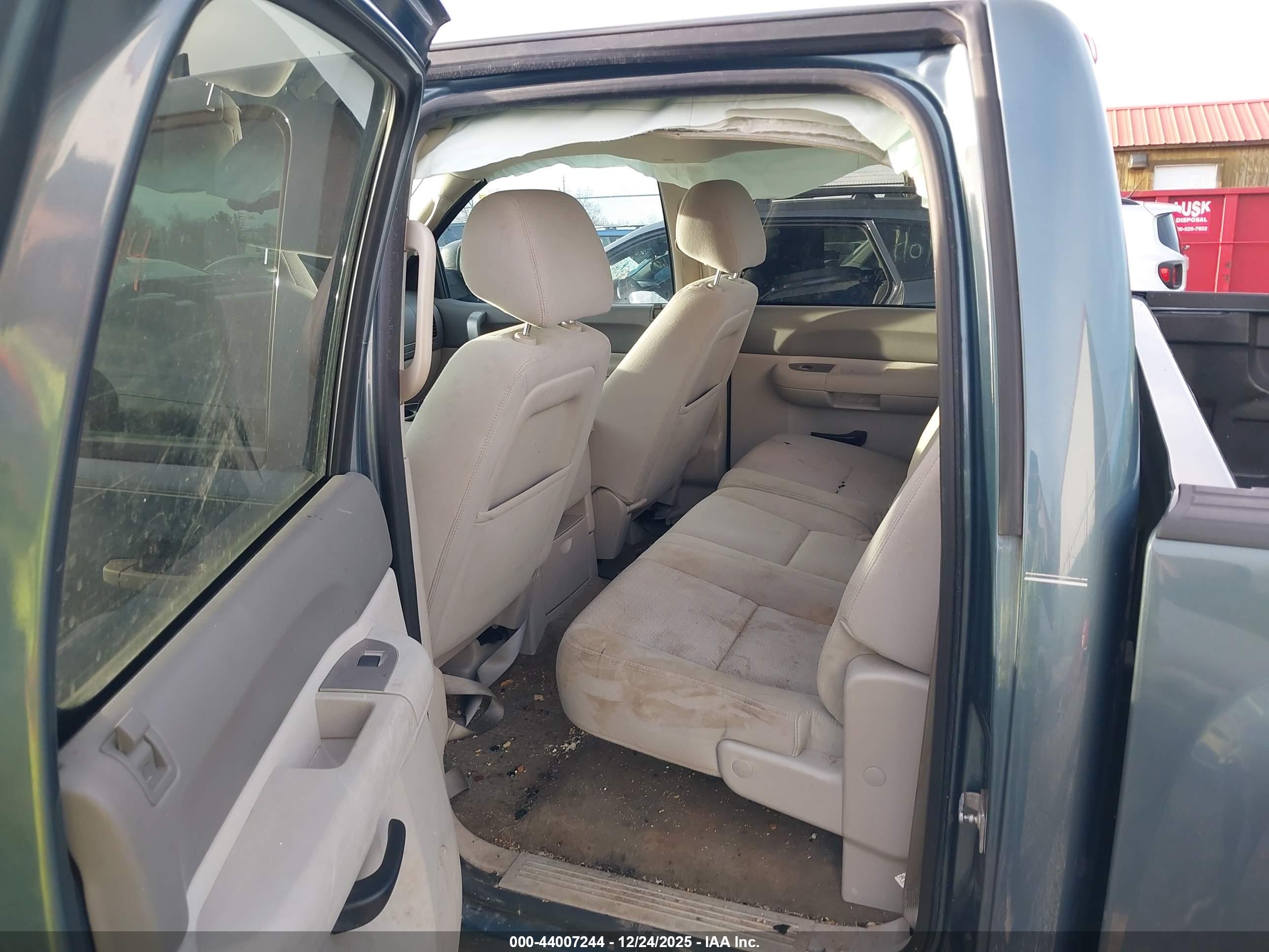 CHEVROLET SILVERADO image 8