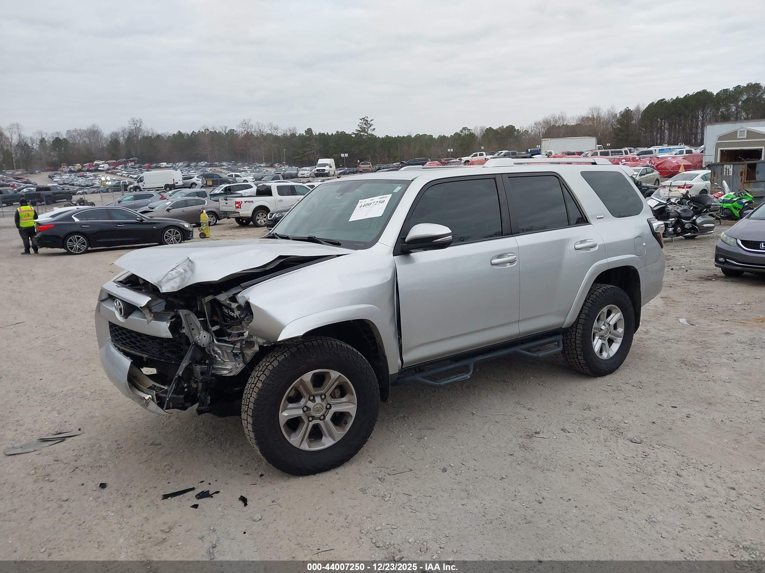 TOYOTA 4RUNNER image 2