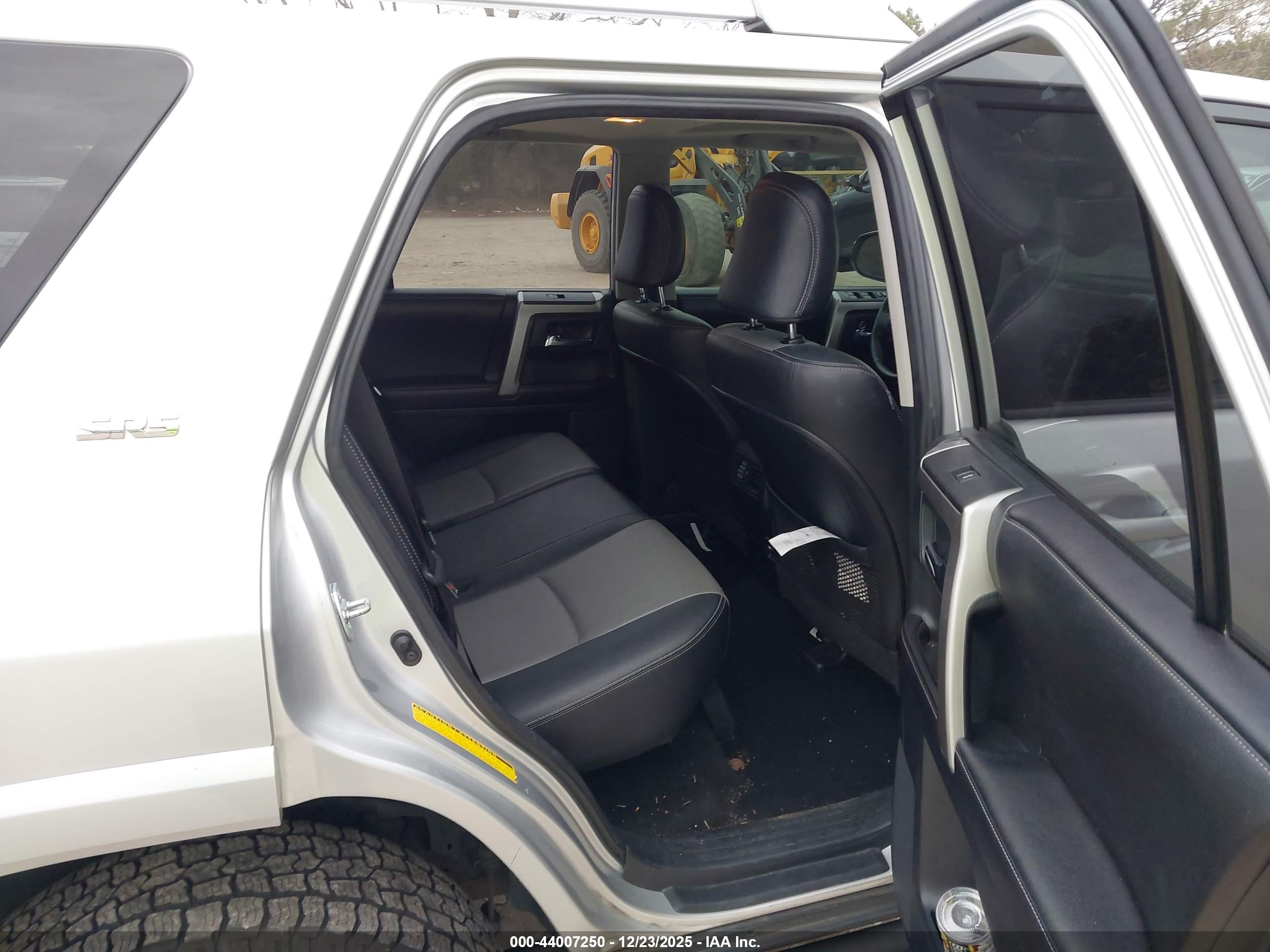 TOYOTA 4RUNNER image 8