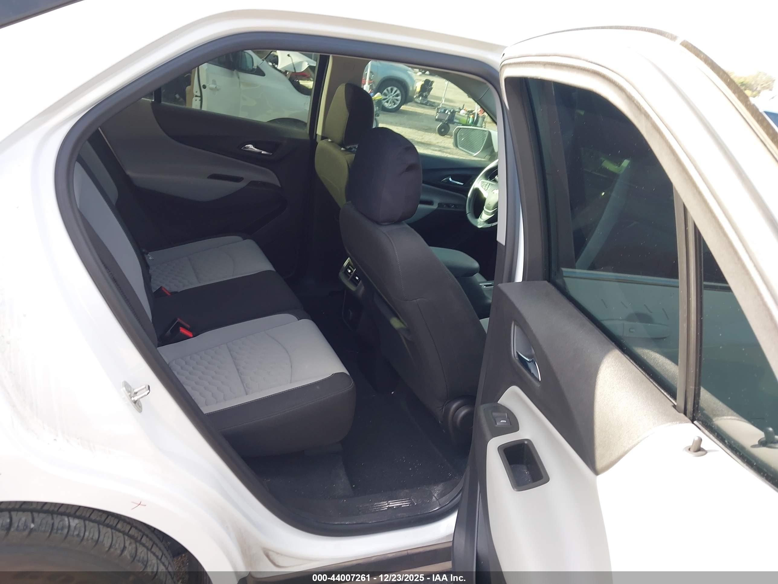 CHEVROLET EQUINOX image 8