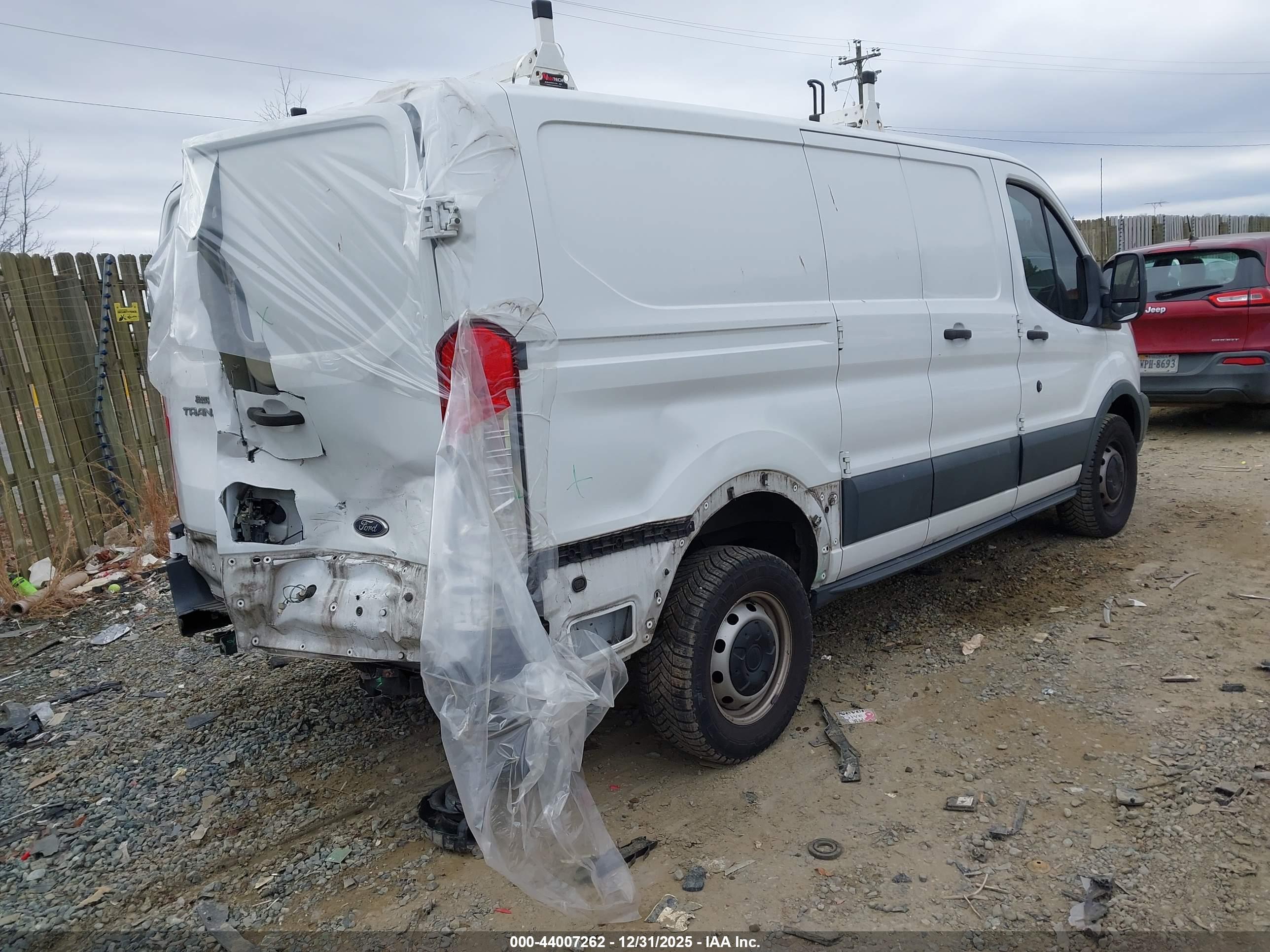 FORD TRANSIT-250 image 4