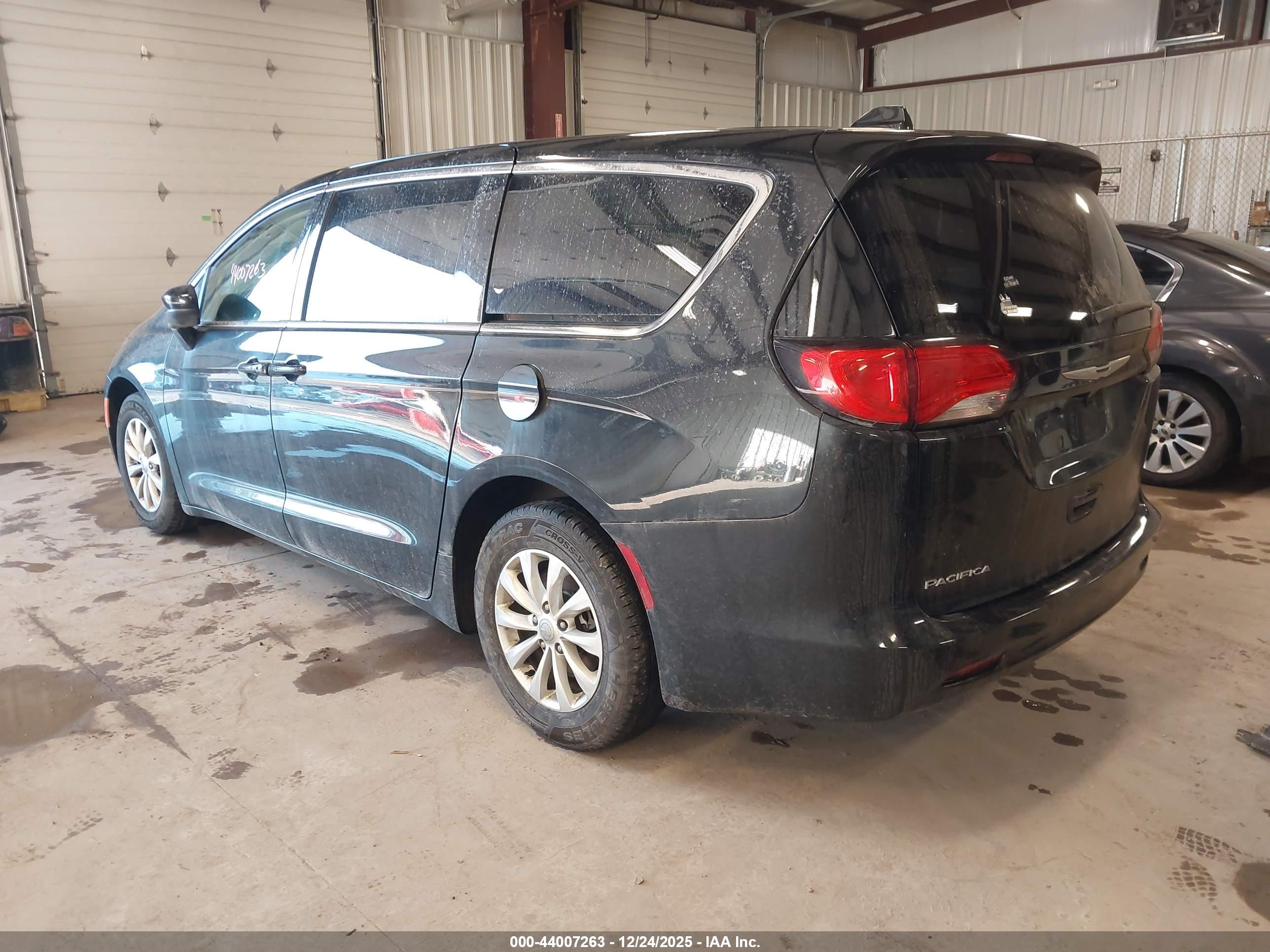 CHRYSLER PACIFICA image 3