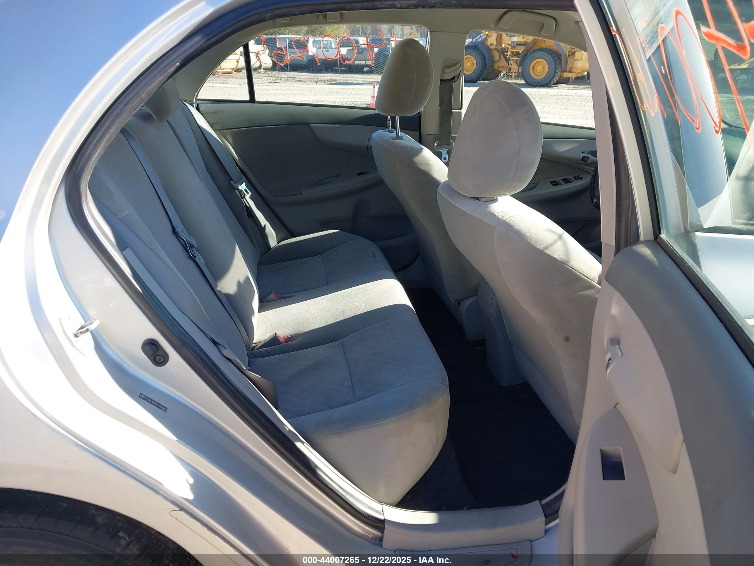 TOYOTA COROLLA image 8