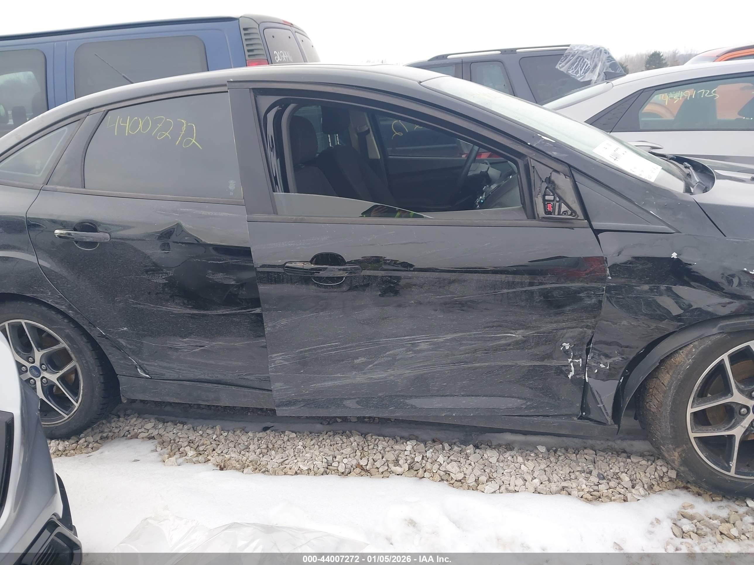 FORD FOCUS image 6
