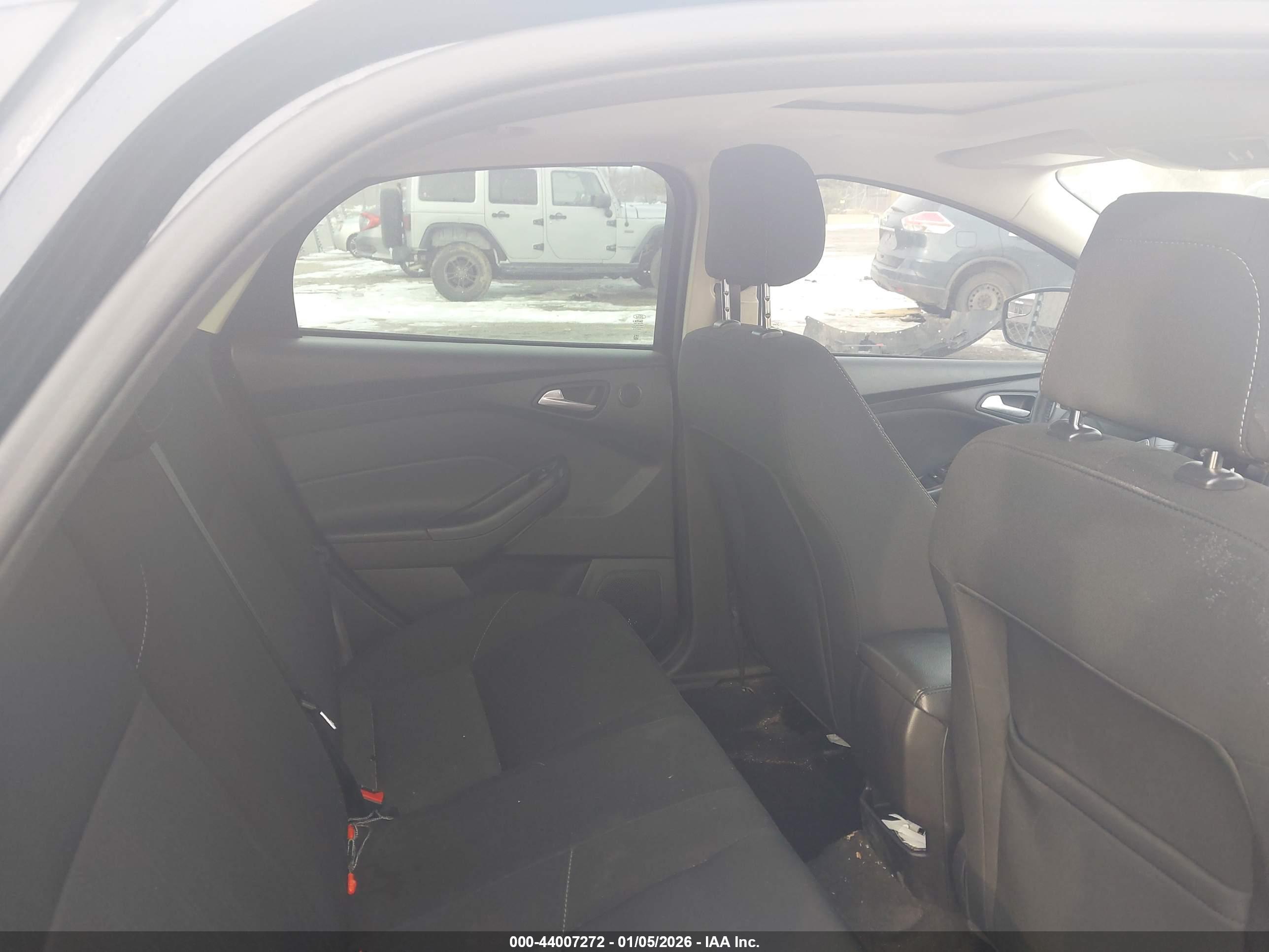 FORD FOCUS image 8