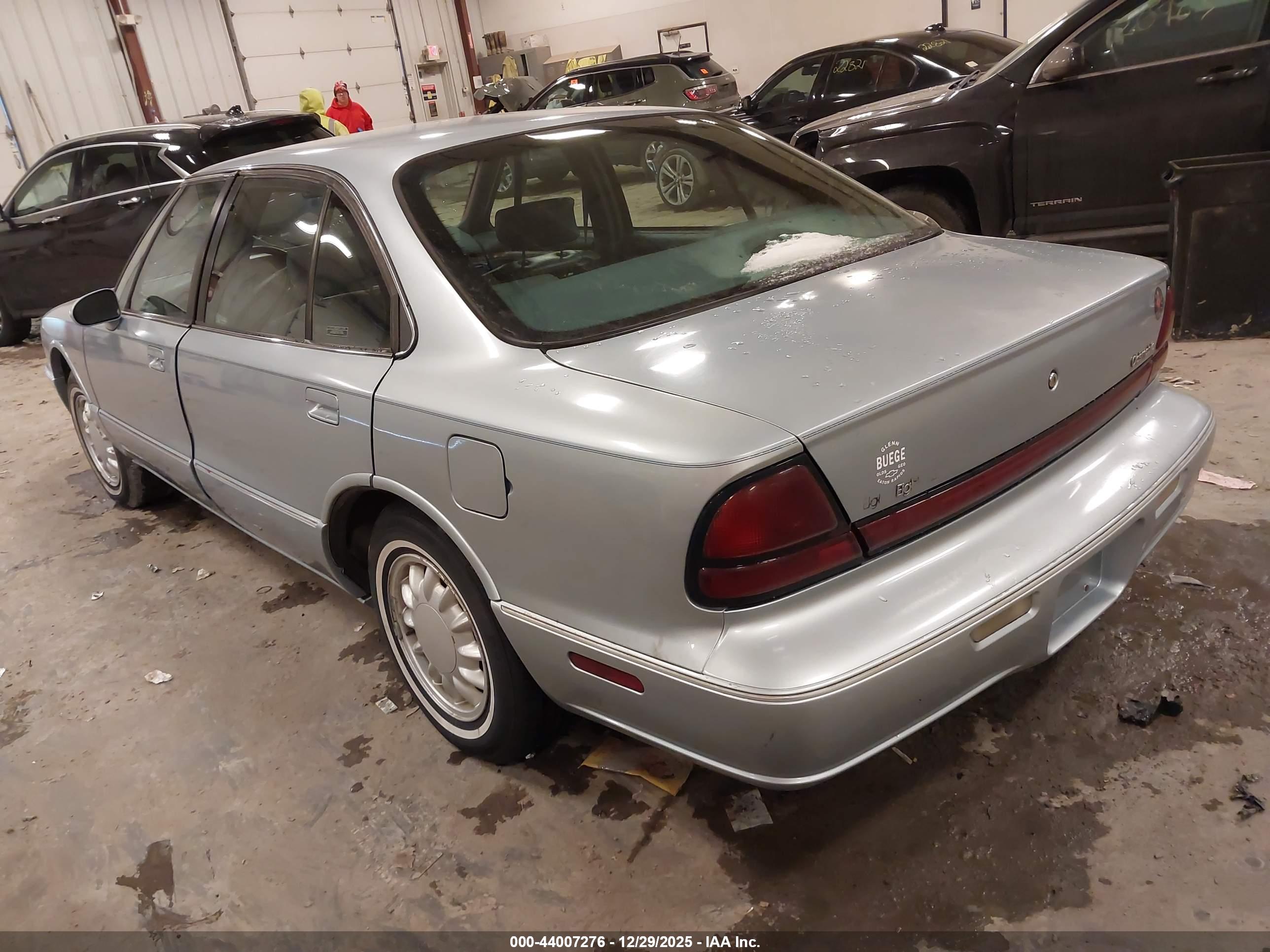 OLDSMOBILE 88 image 3