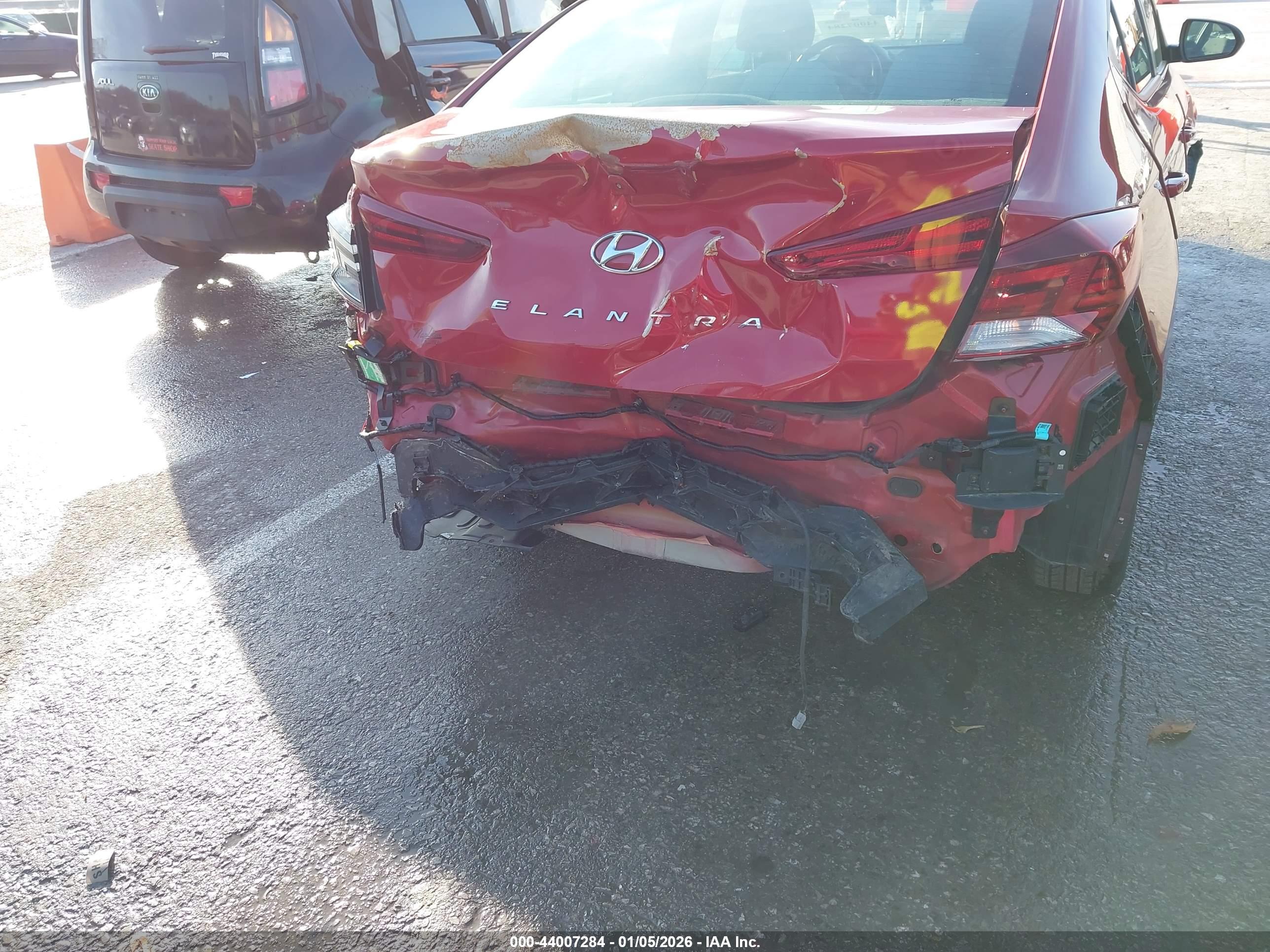 HYUNDAI ELANTRA image 6