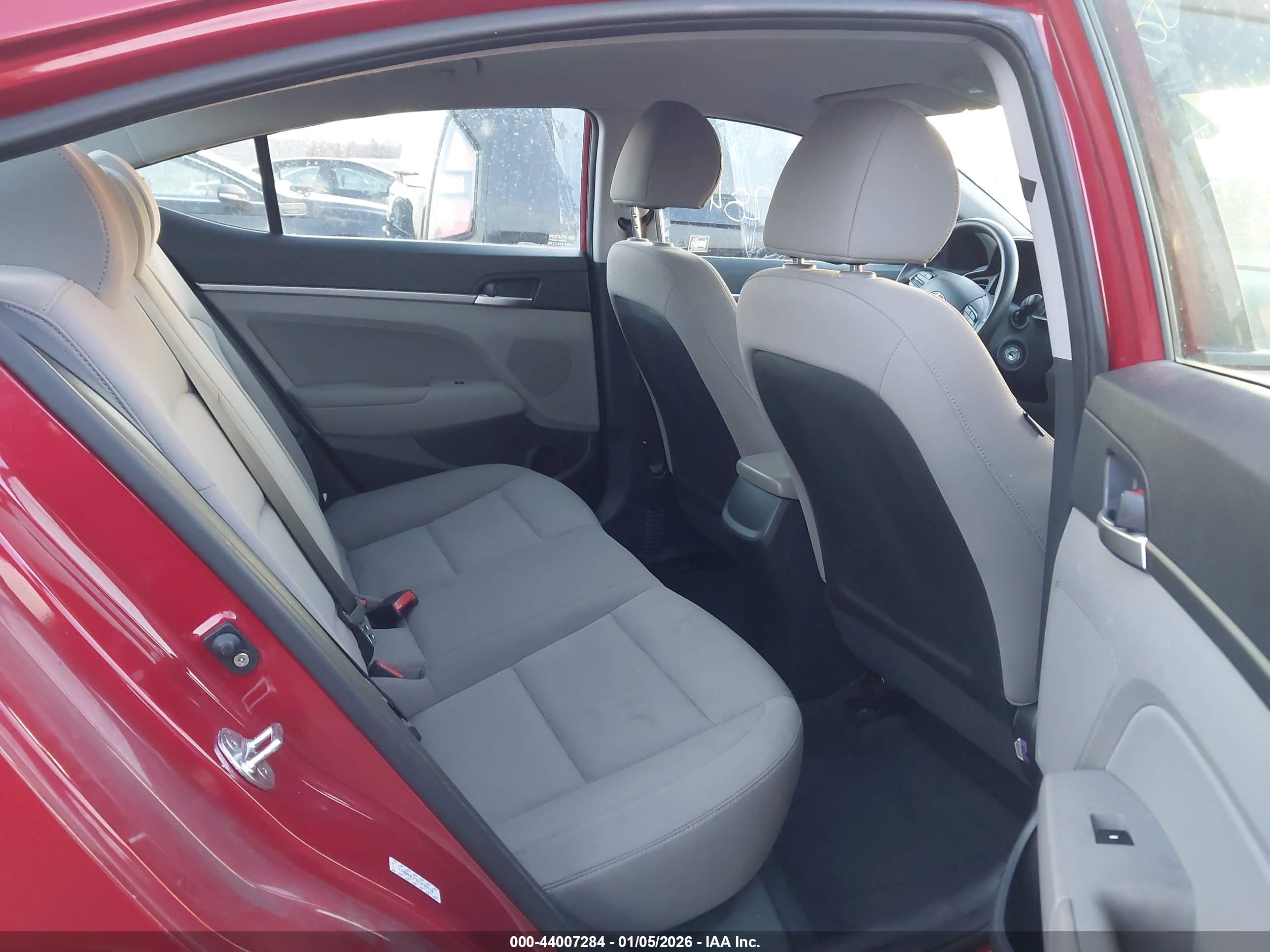 HYUNDAI ELANTRA image 8