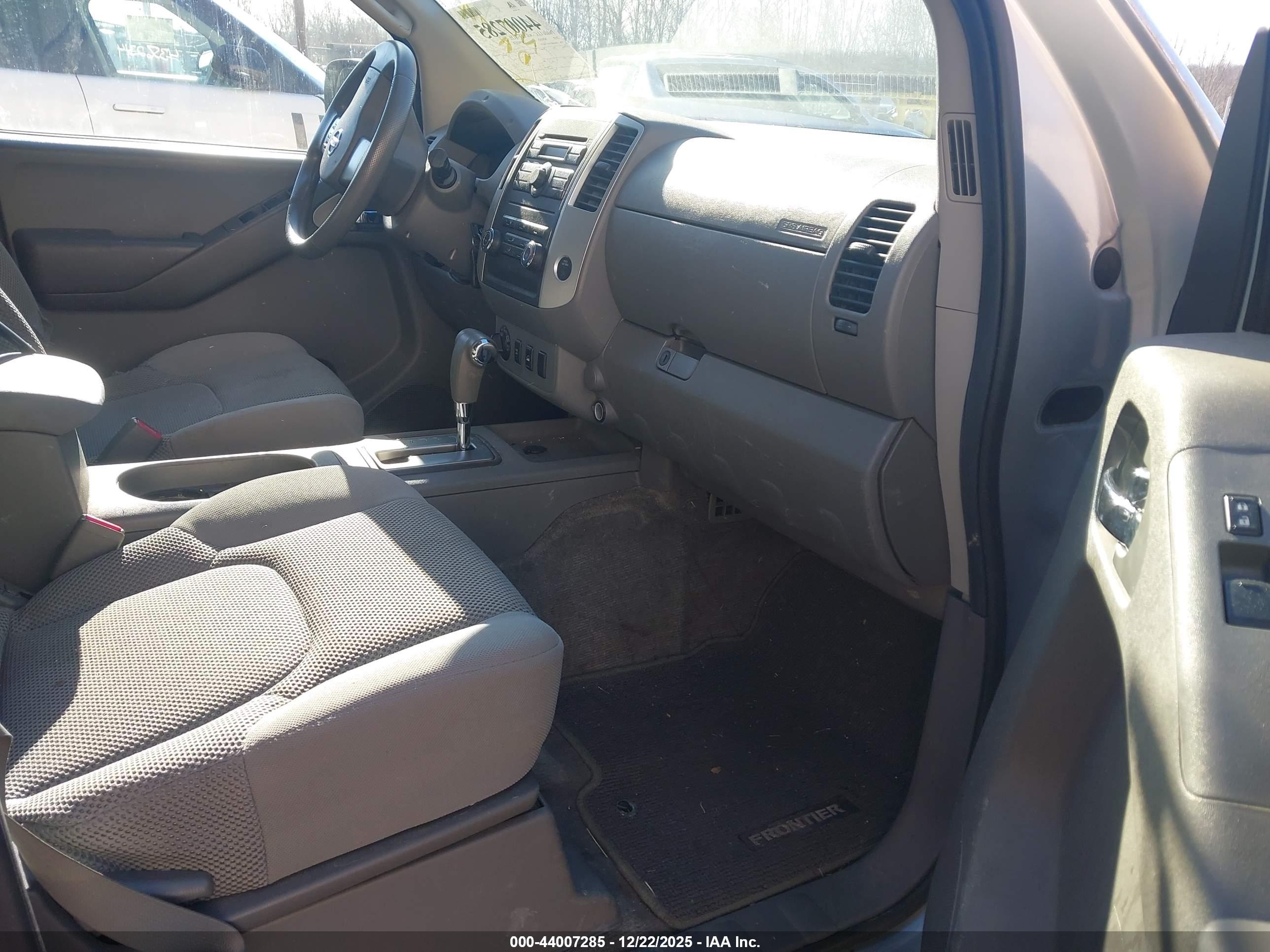 NISSAN FRONTIER image 5