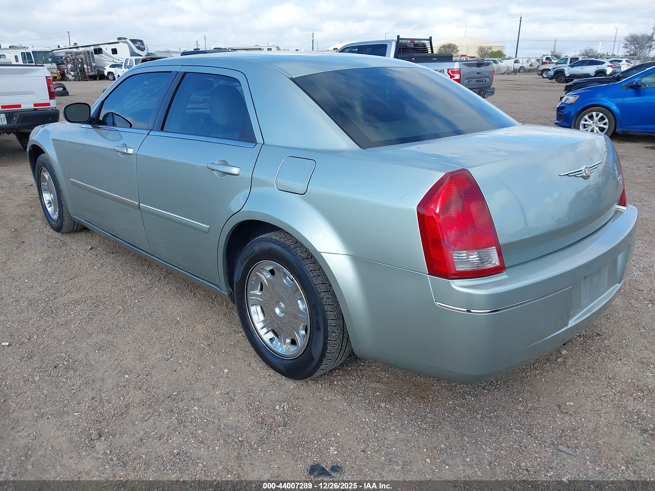 CHRYSLER 300 image 3