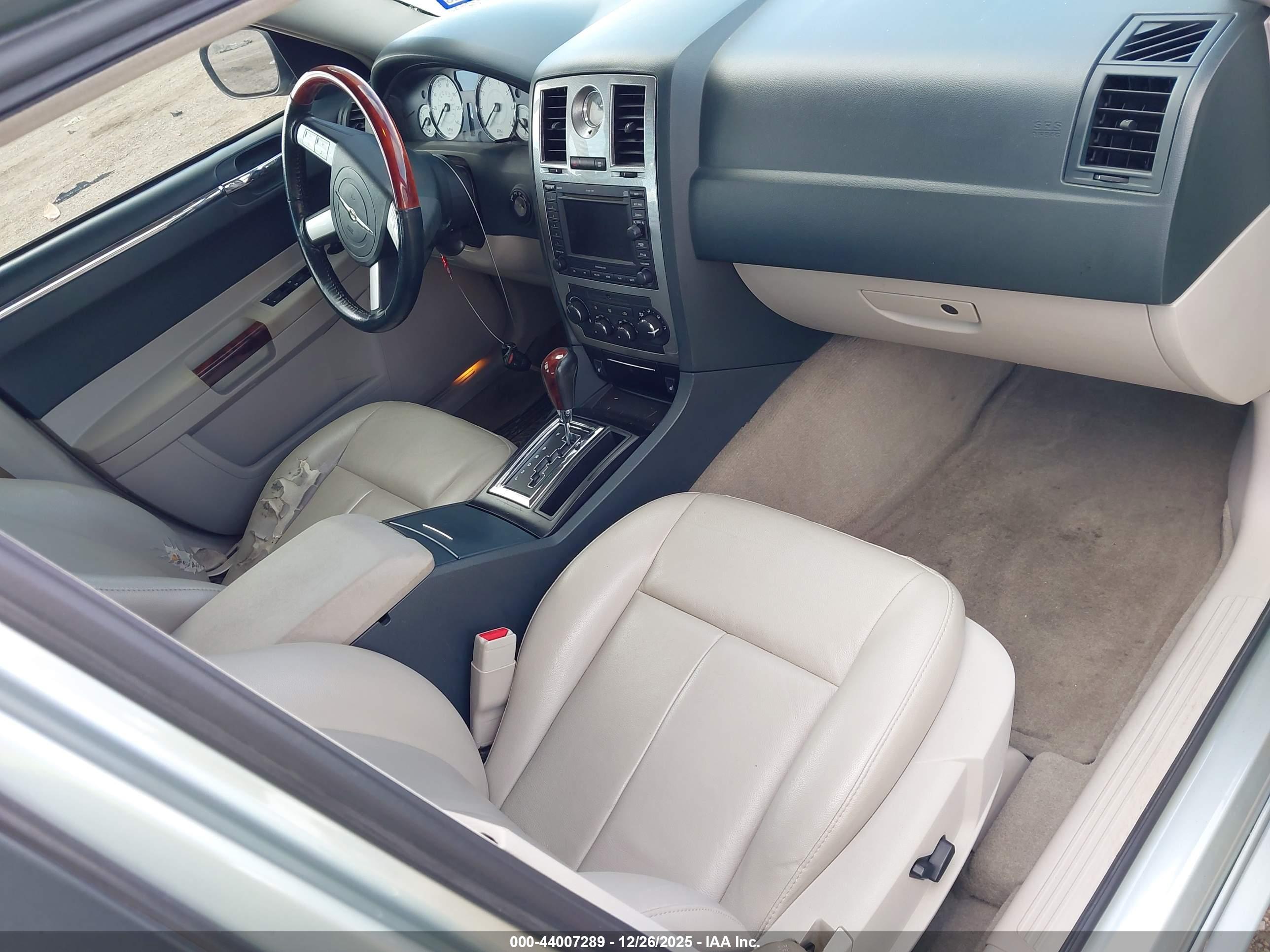 CHRYSLER 300 image 5