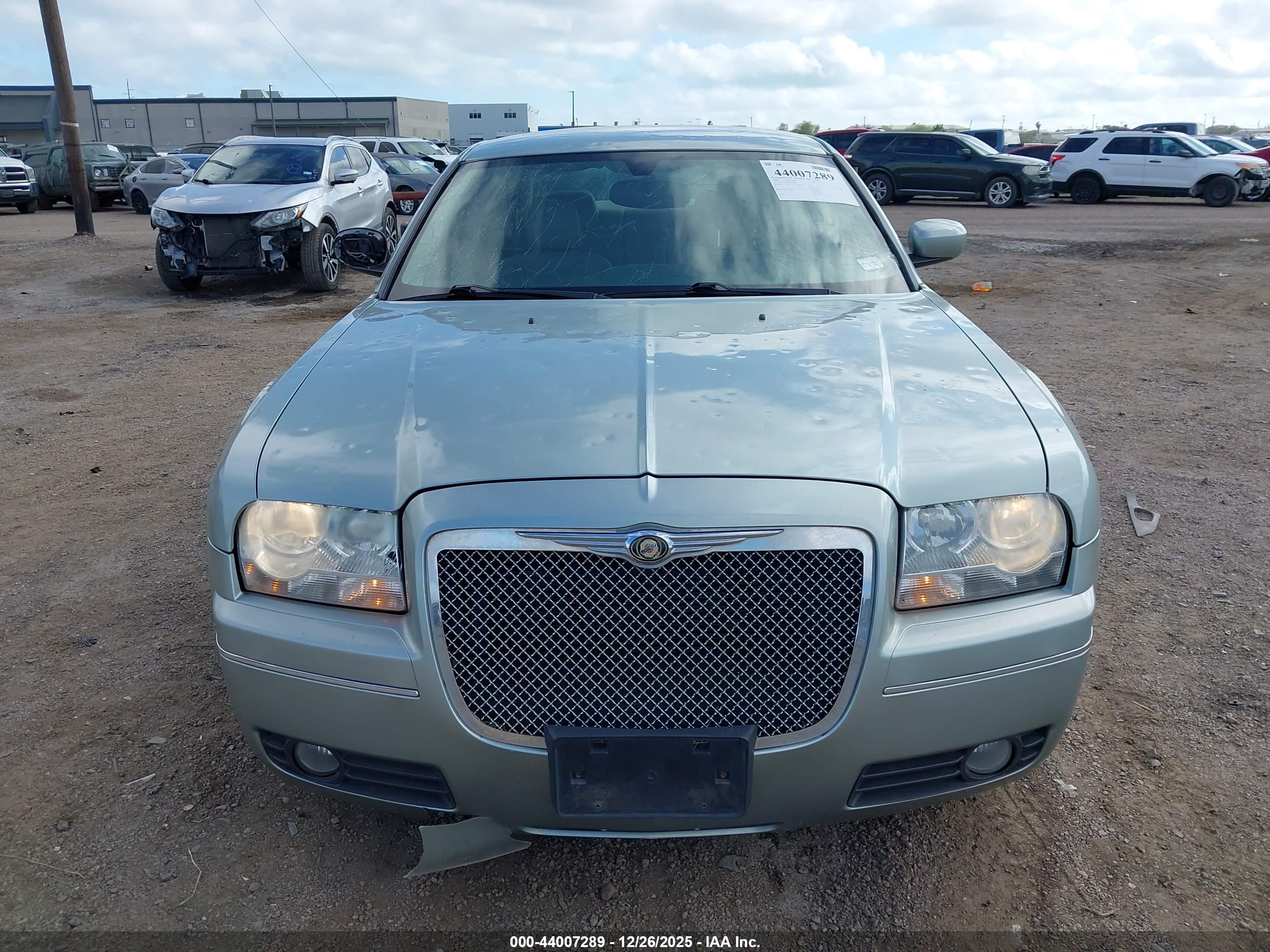 CHRYSLER 300 image 6