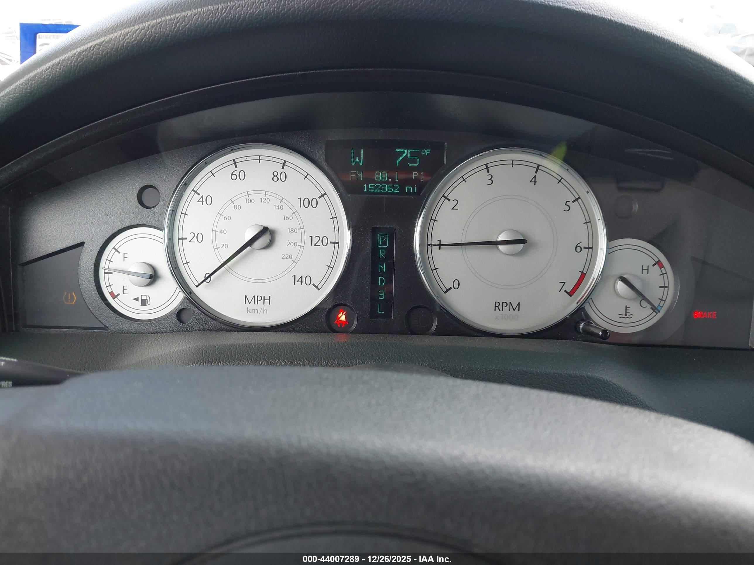 CHRYSLER 300 image 7