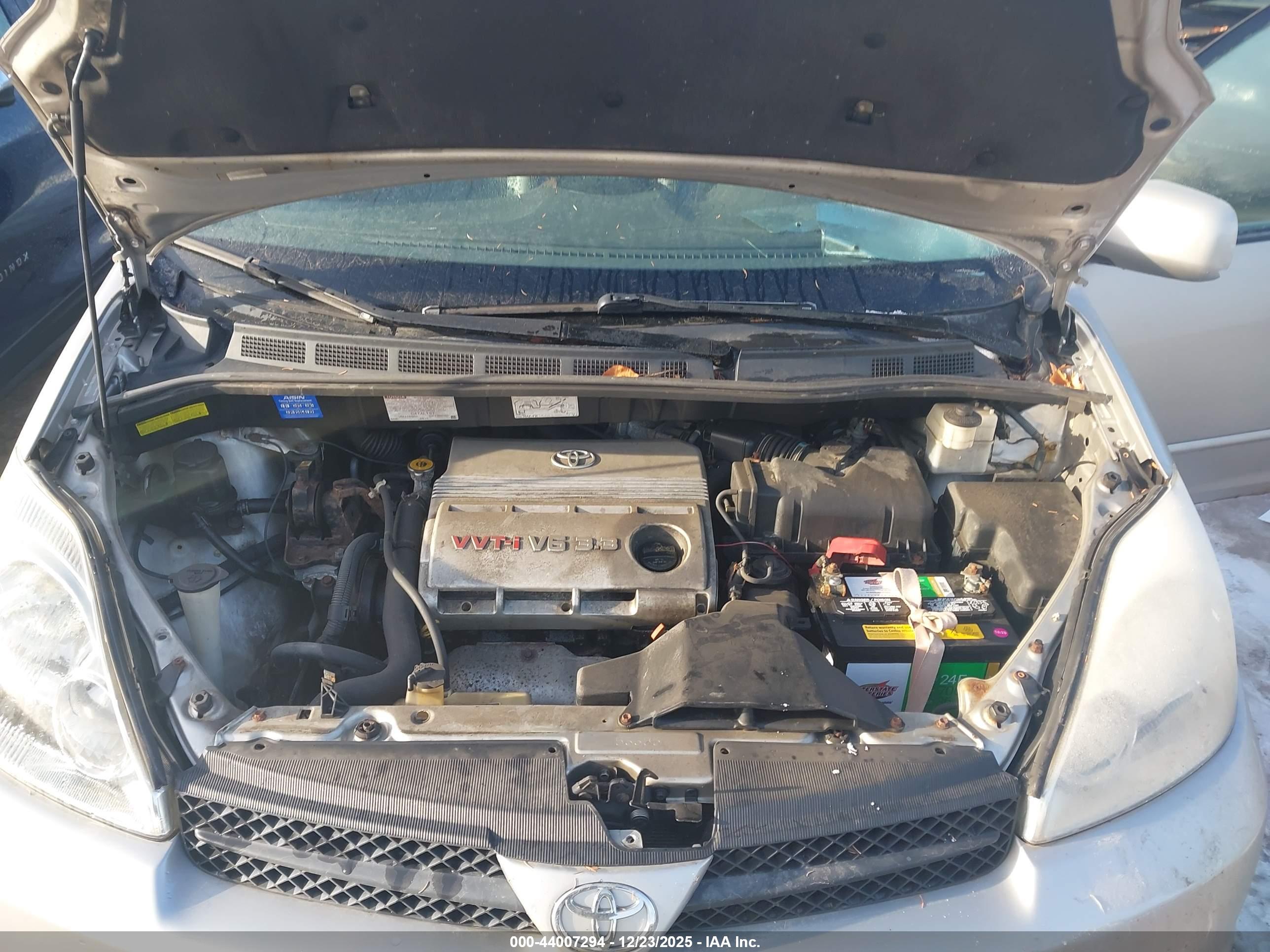 TOYOTA SIENNA image 10