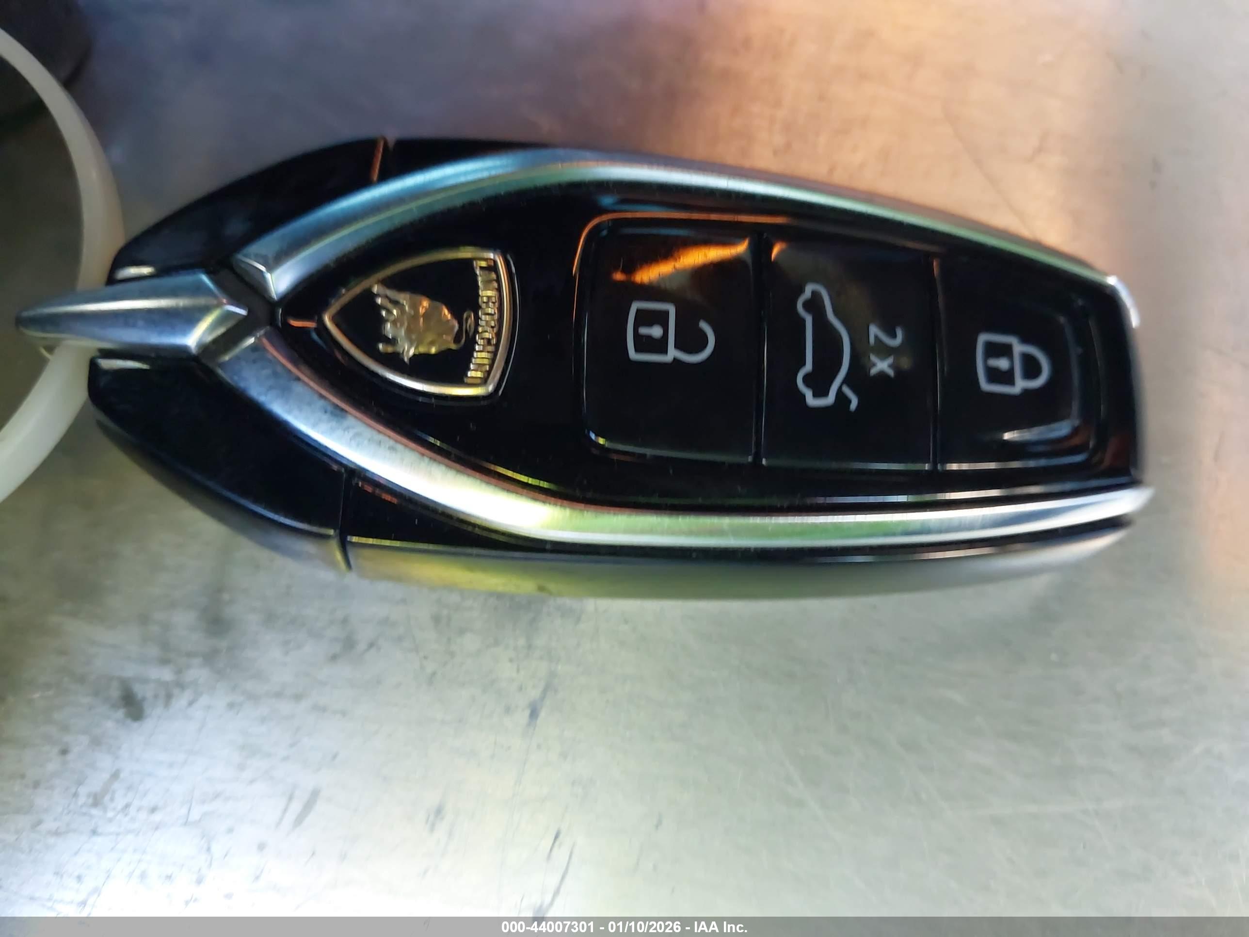 LAMBORGHINI URUS image 11