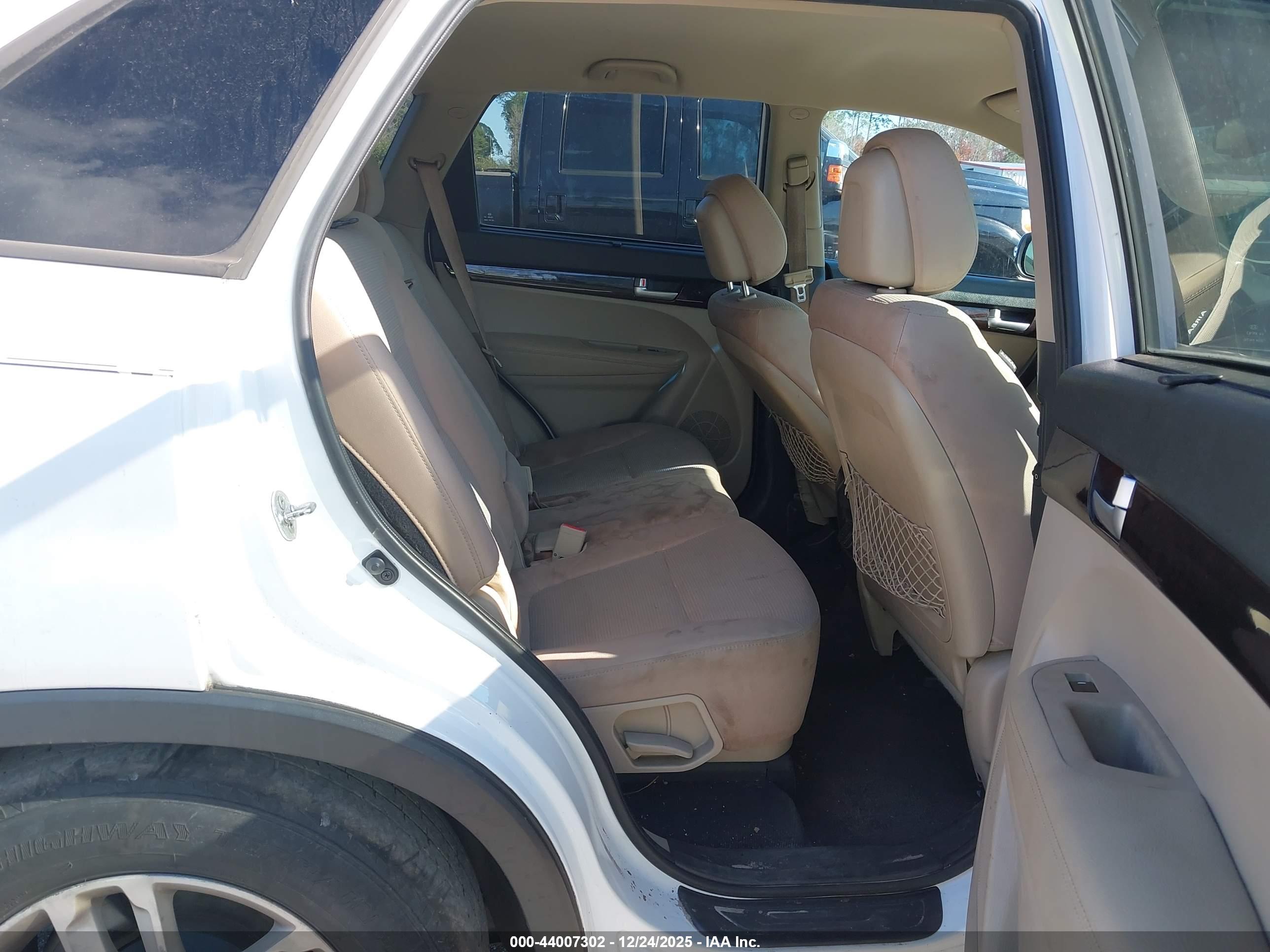 KIA SORENTO image 8