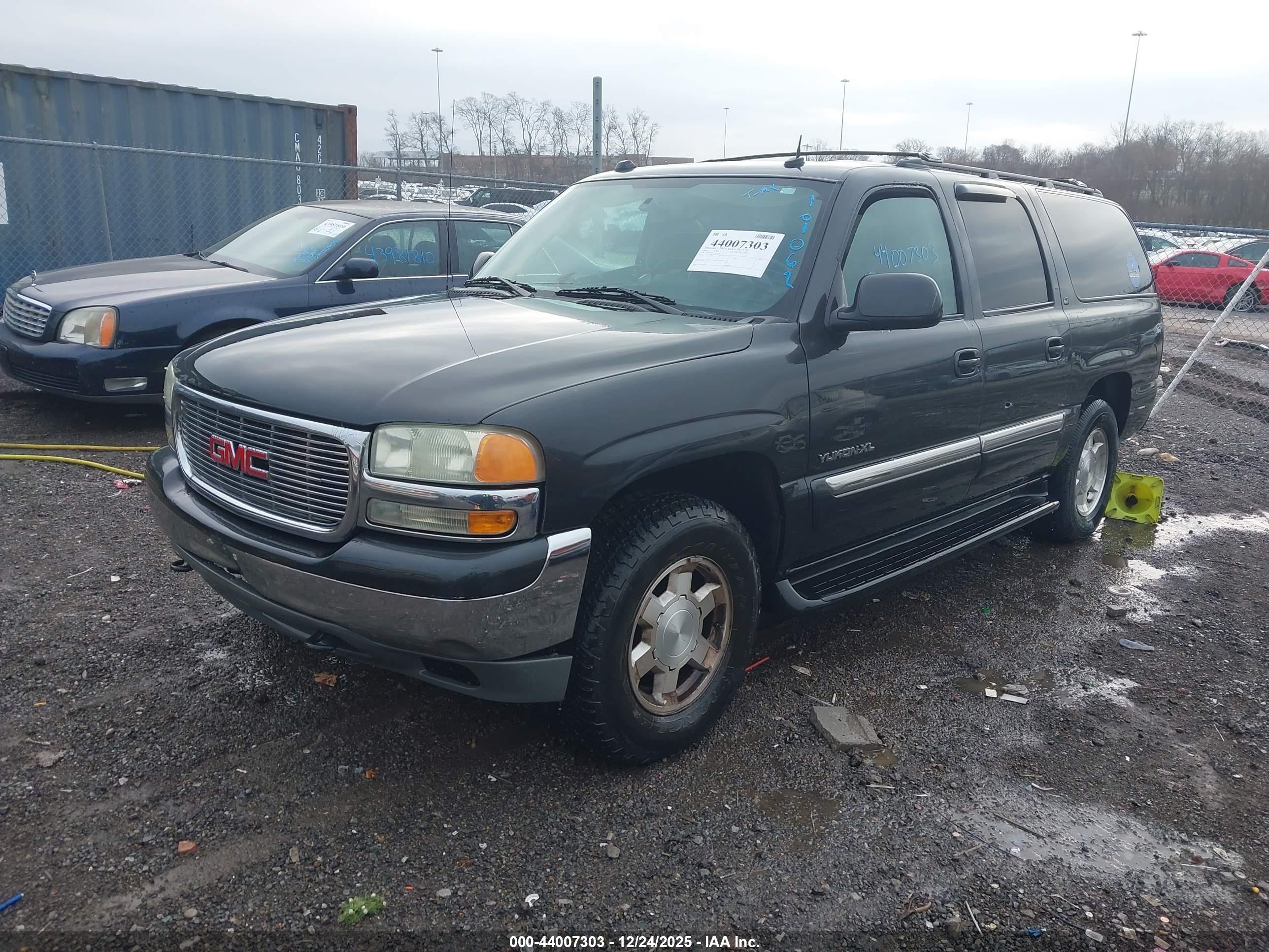 GMC YUKON image 2