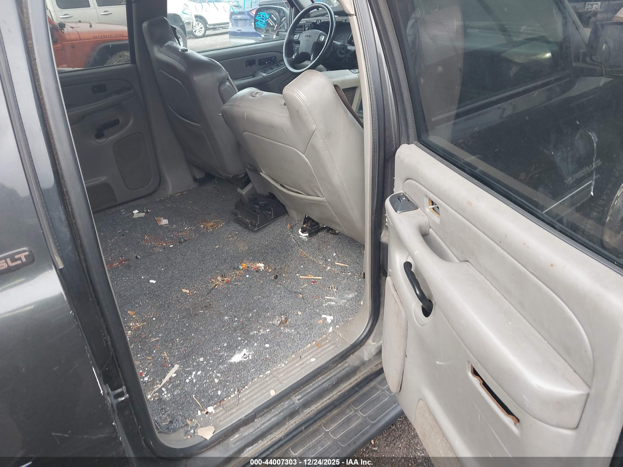 GMC YUKON image 8