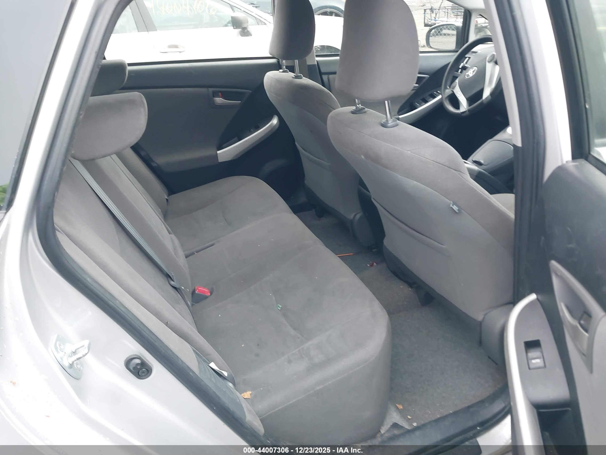 TOYOTA PRIUS image 8