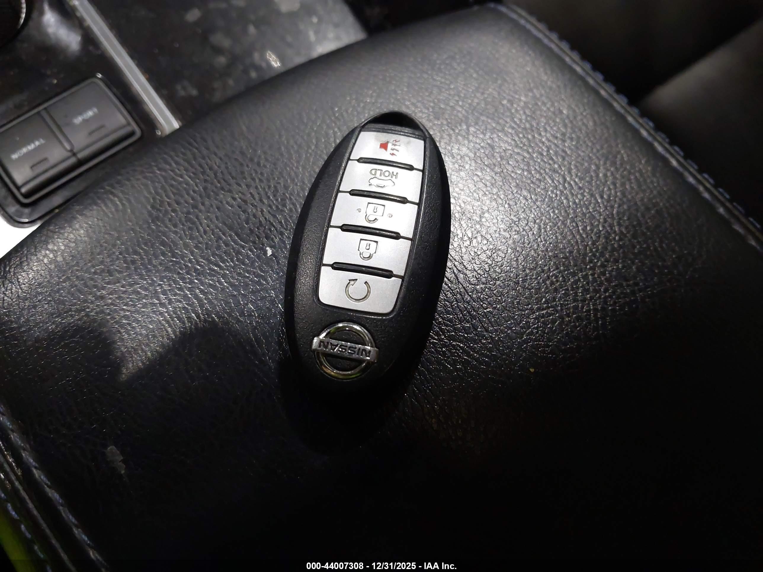 NISSAN MAXIMA image 11