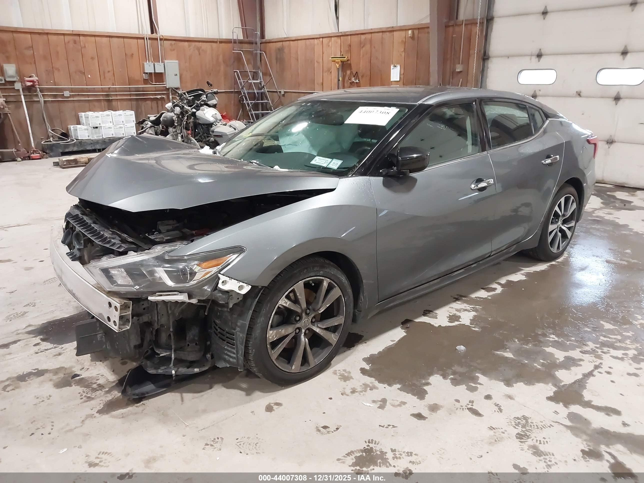 NISSAN MAXIMA image 2