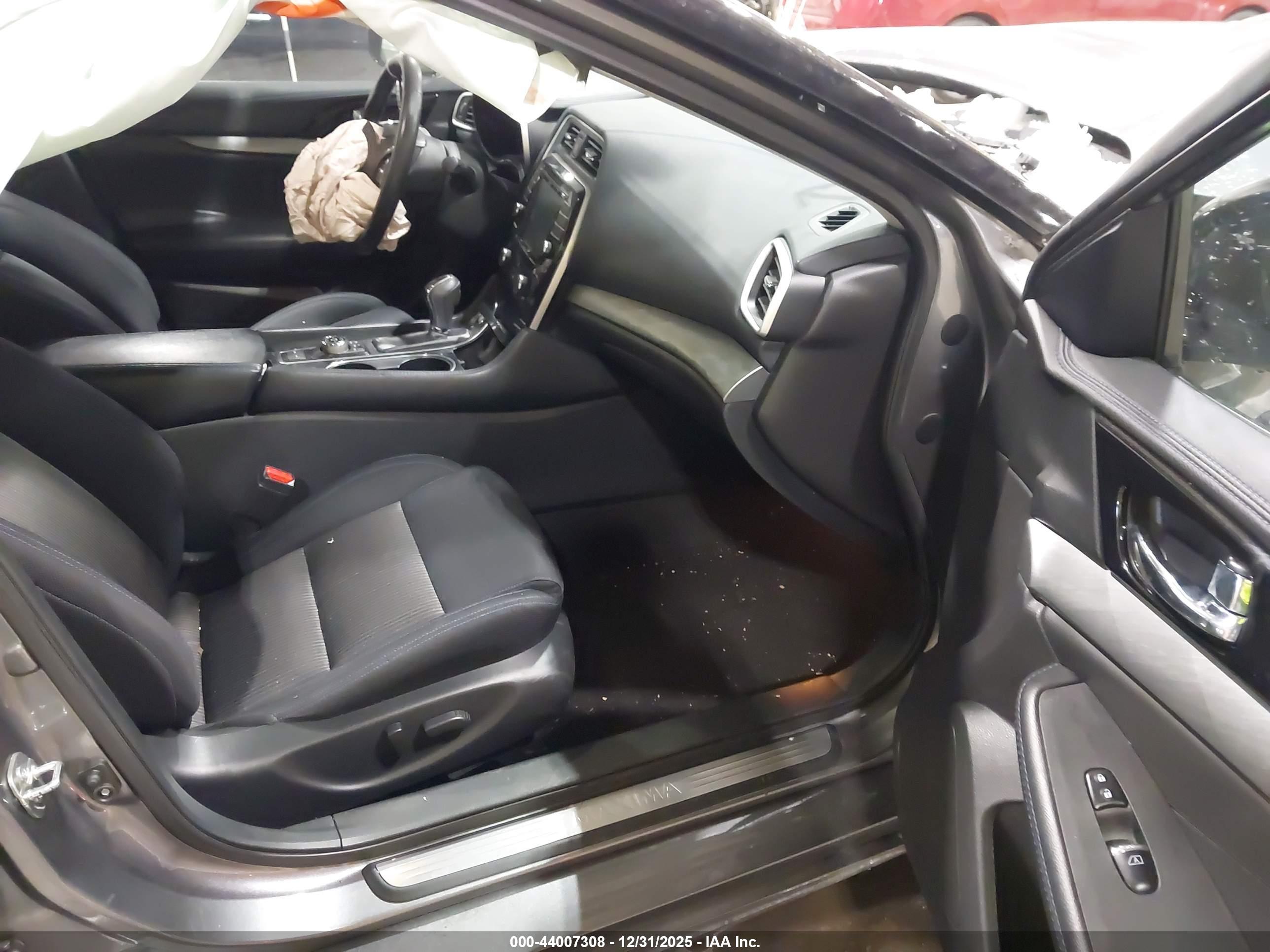 NISSAN MAXIMA image 5