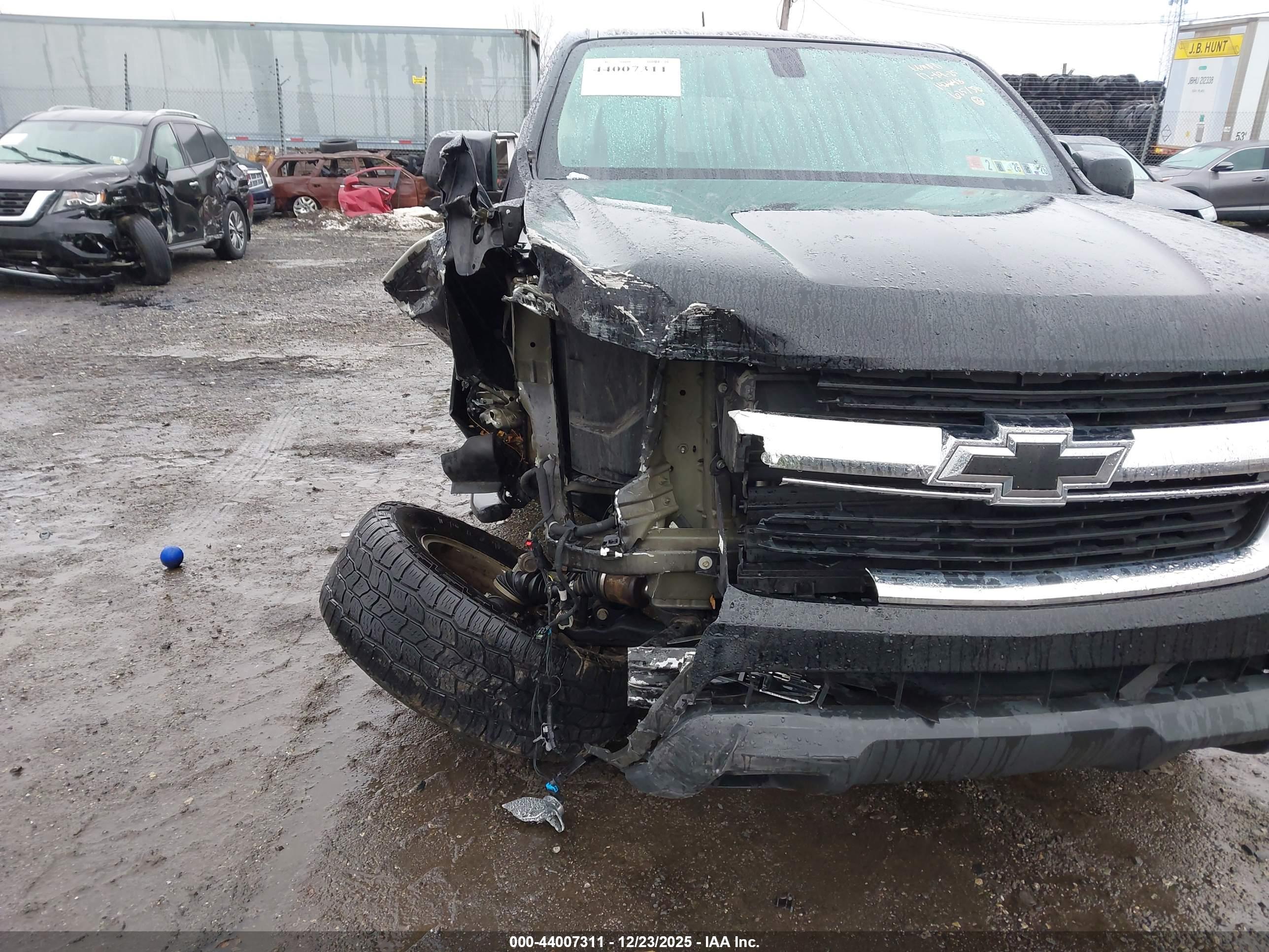 CHEVROLET COLORADO image 6