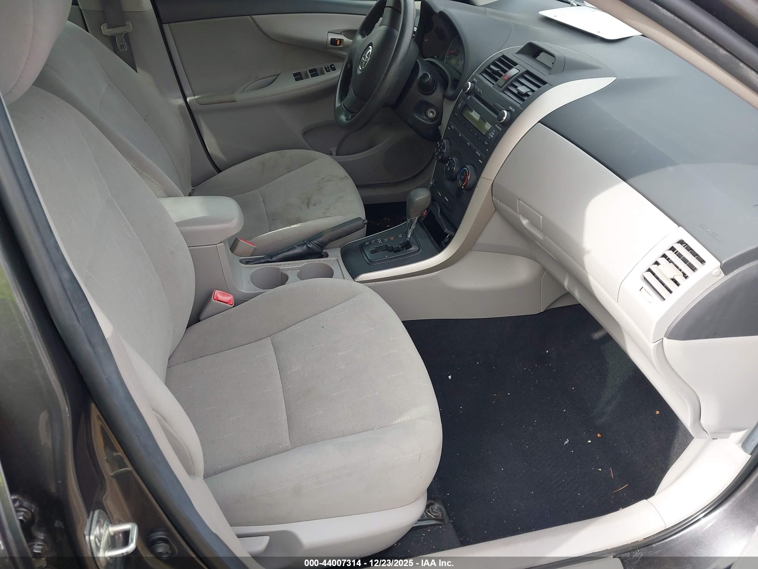 TOYOTA COROLLA image 5