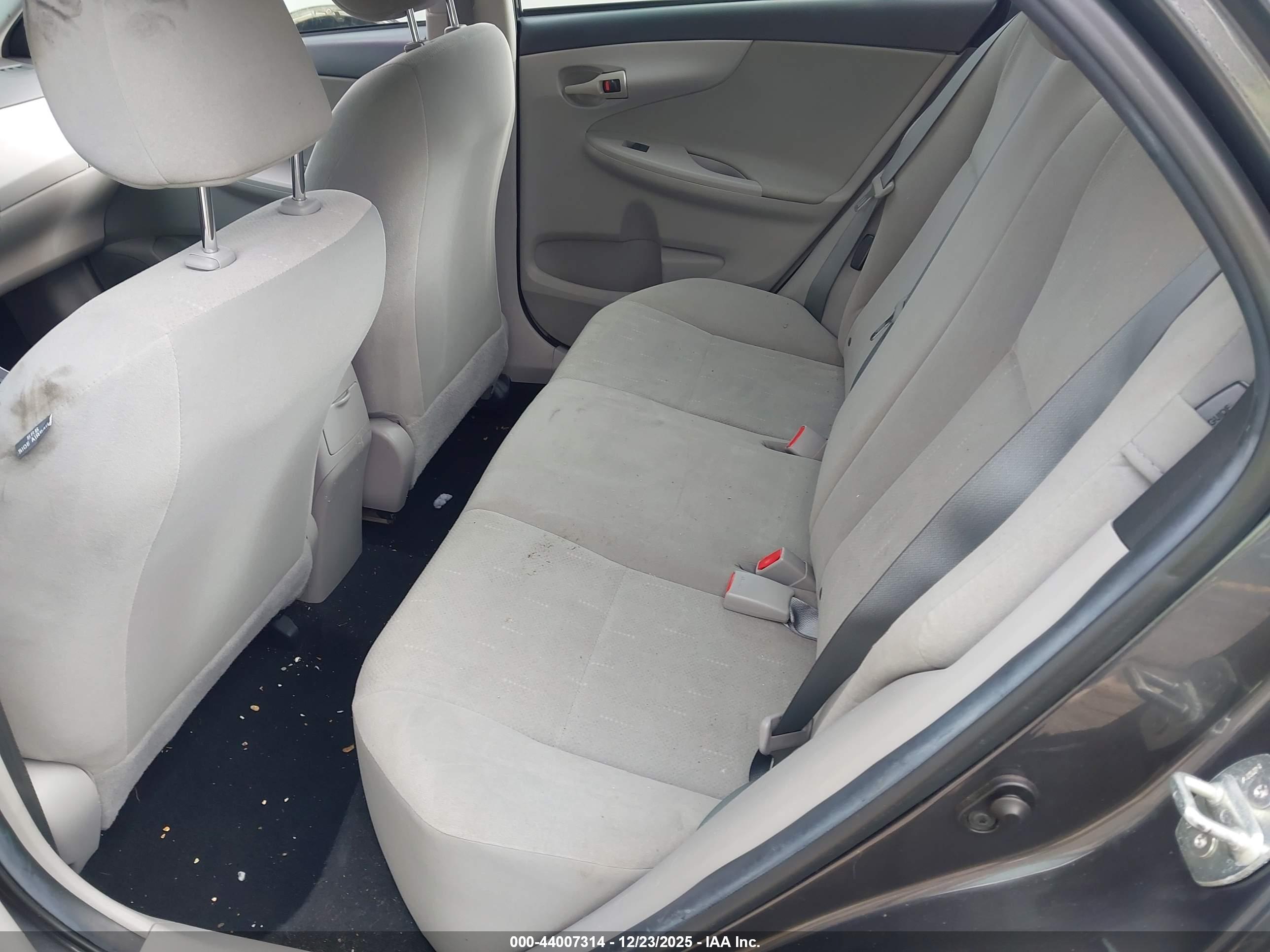 TOYOTA COROLLA image 8