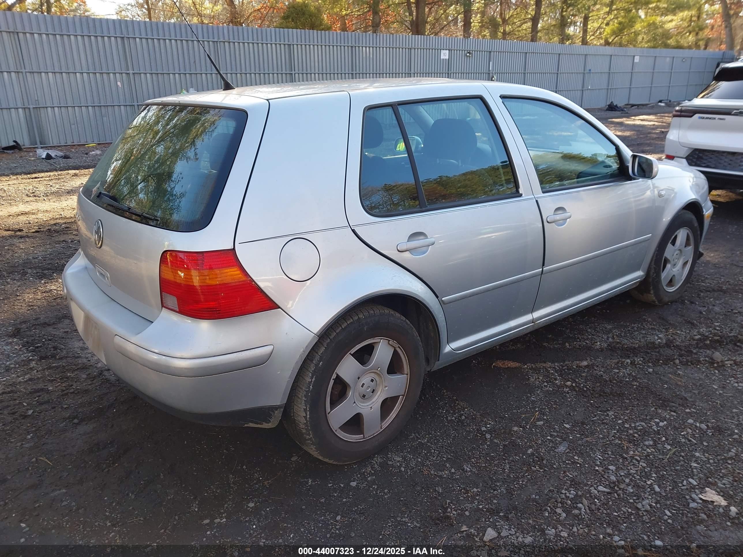 VOLKSWAGEN GOLF image 4
