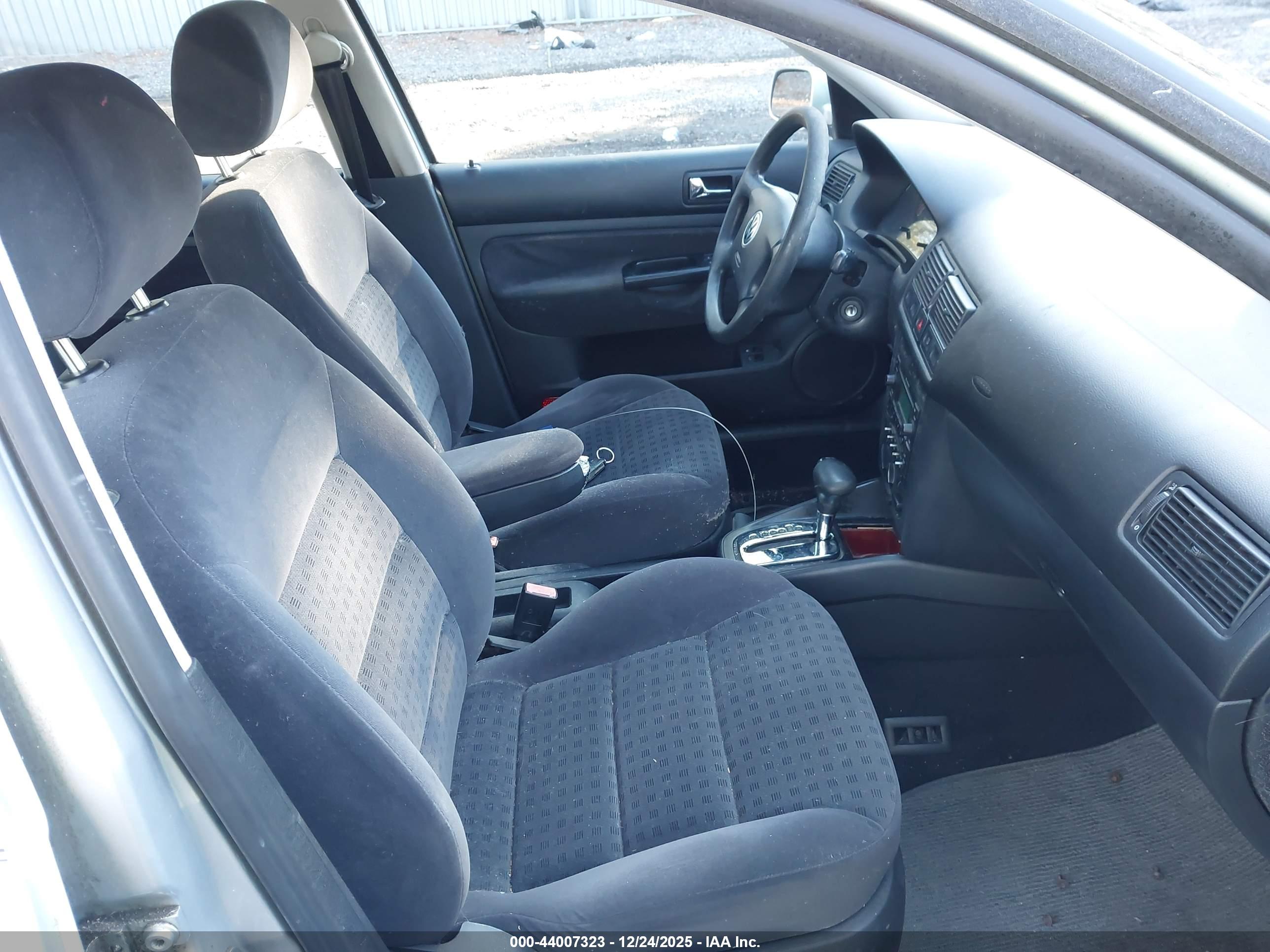 VOLKSWAGEN GOLF image 5