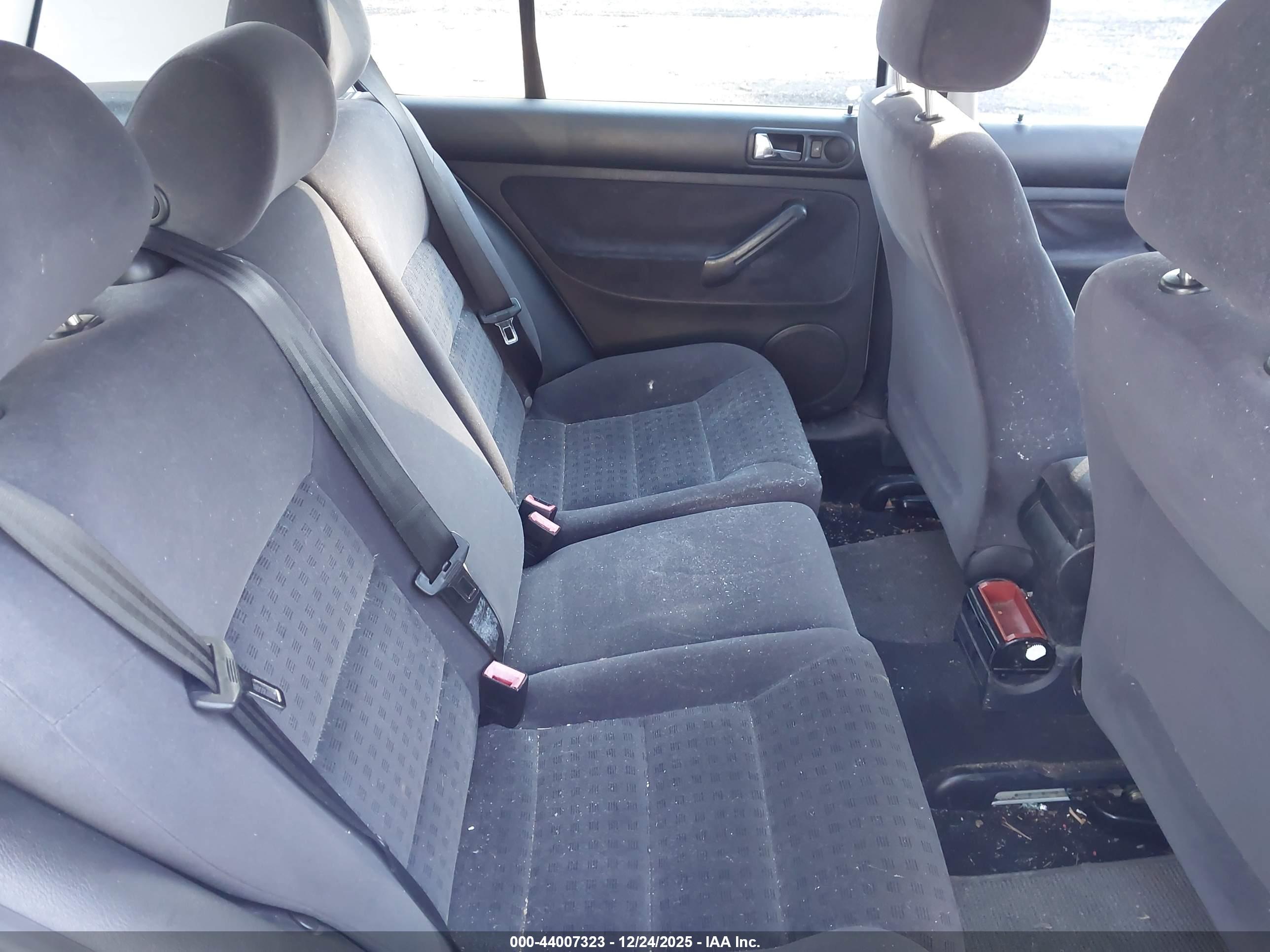 VOLKSWAGEN GOLF image 8
