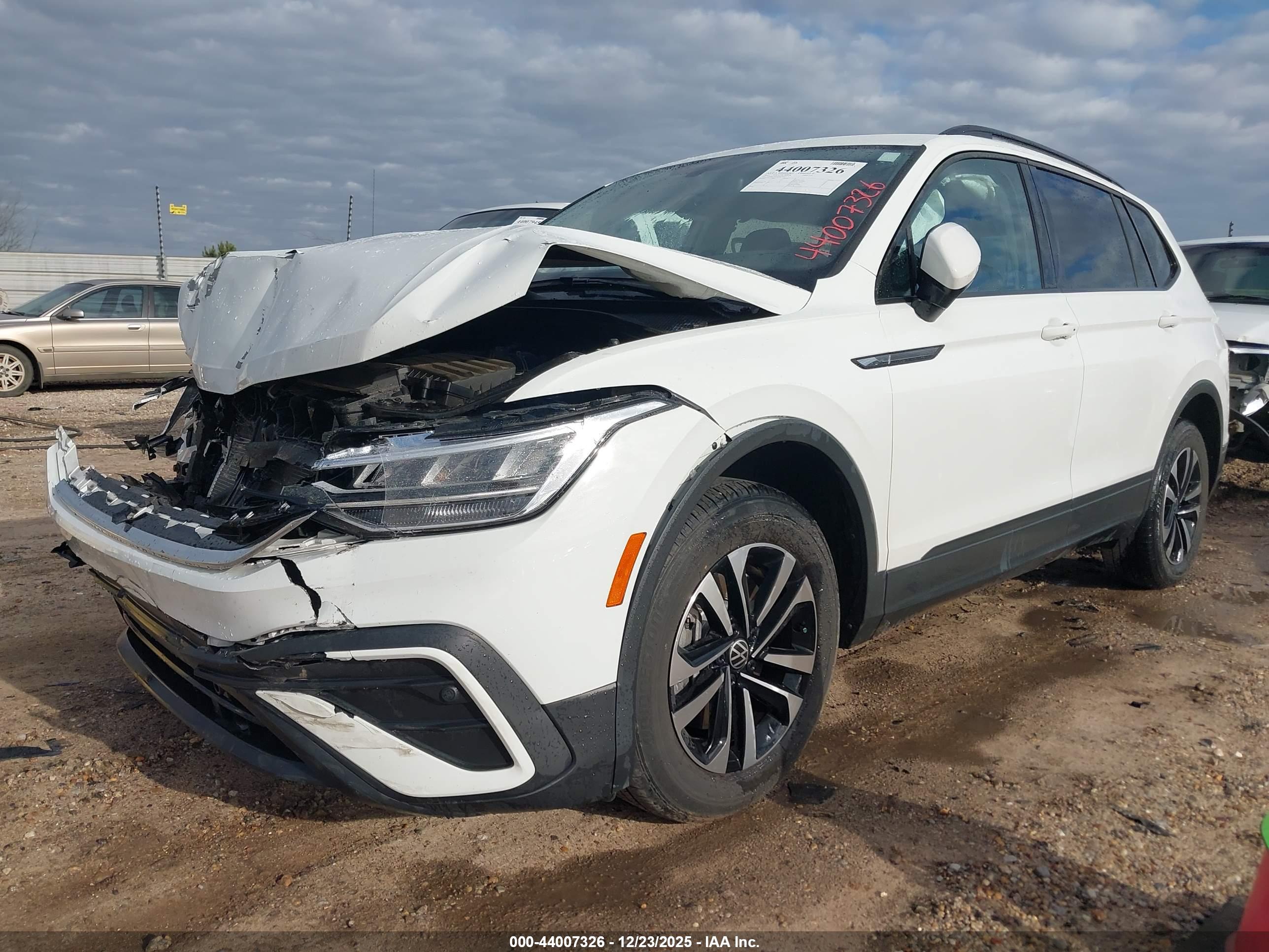 VOLKSWAGEN TIGUAN image 2