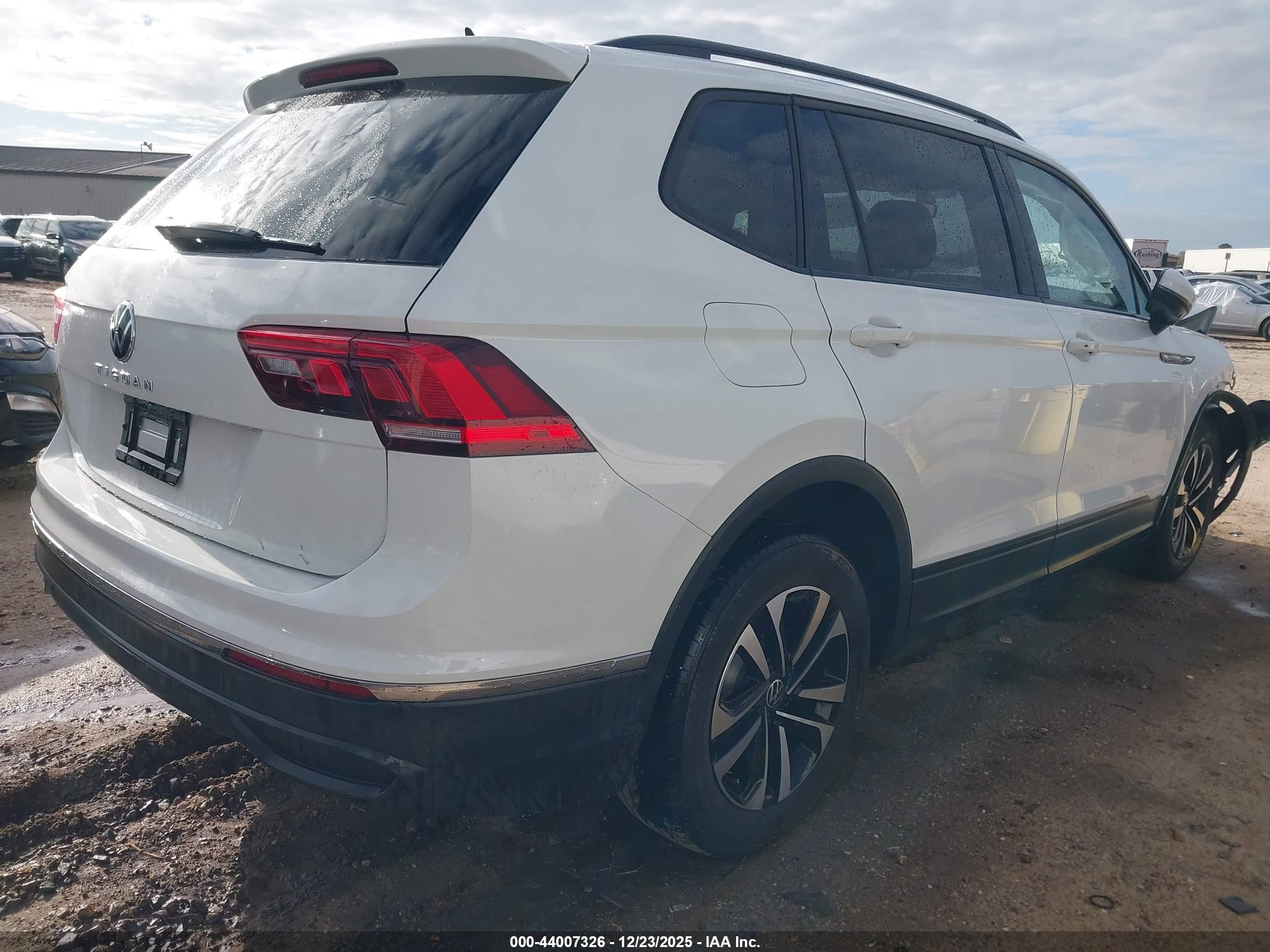 VOLKSWAGEN TIGUAN image 4
