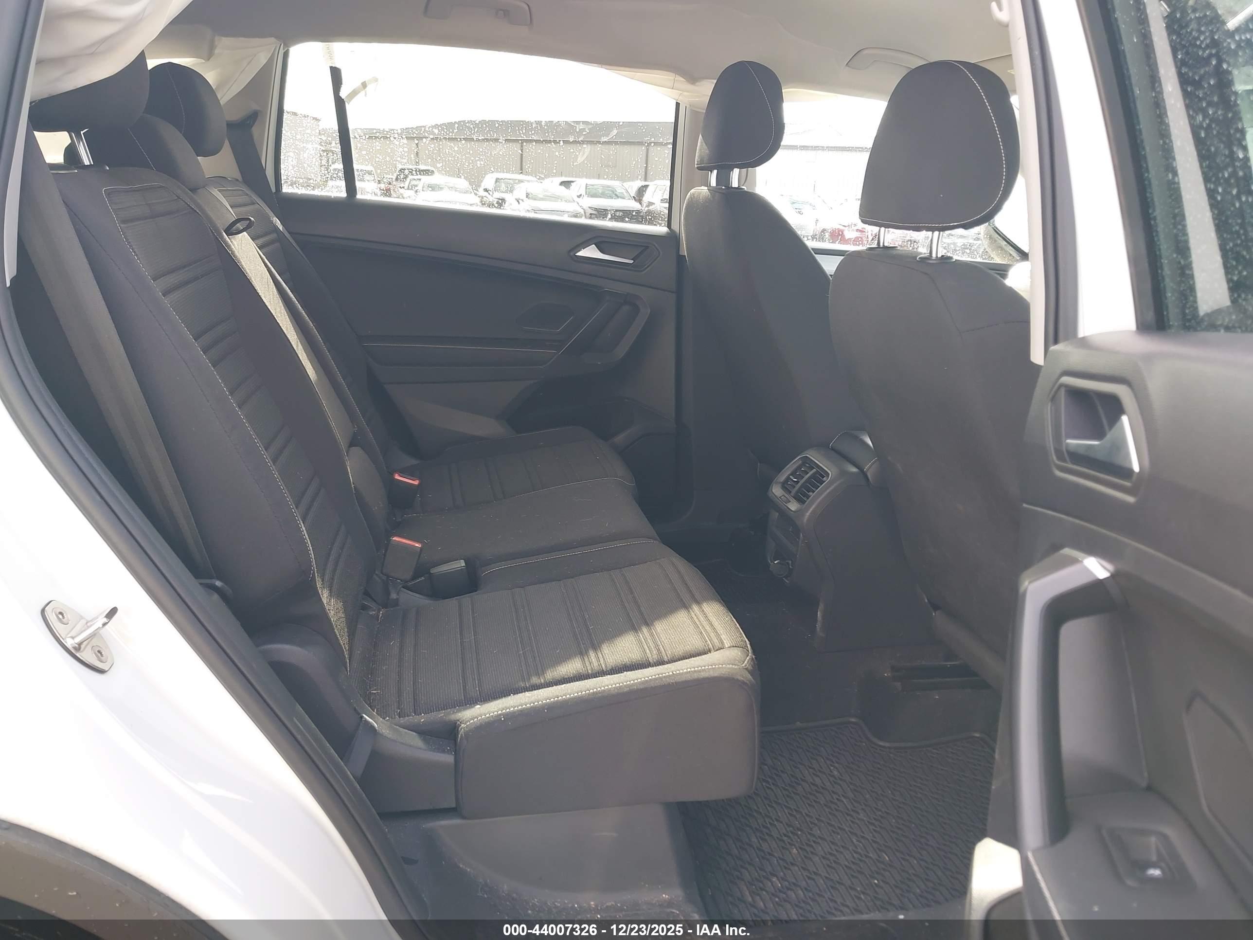 VOLKSWAGEN TIGUAN image 8