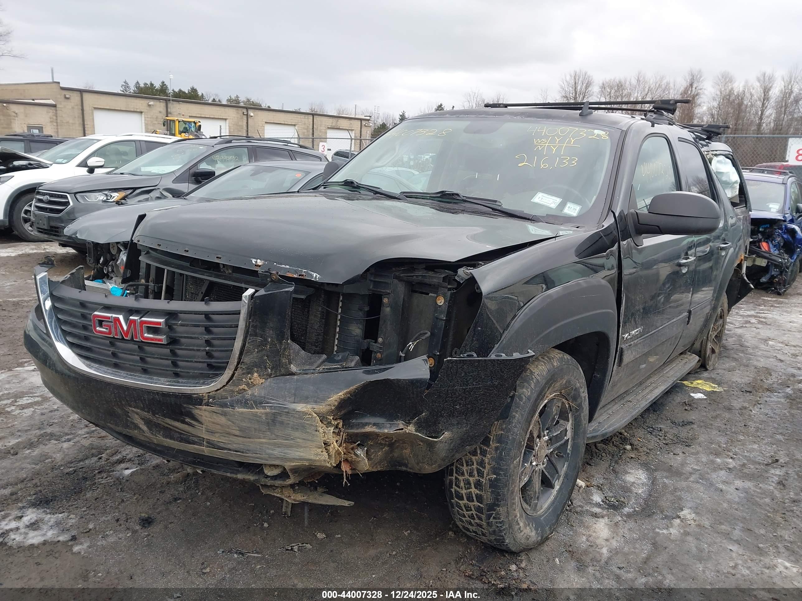 GMC YUKON image 2