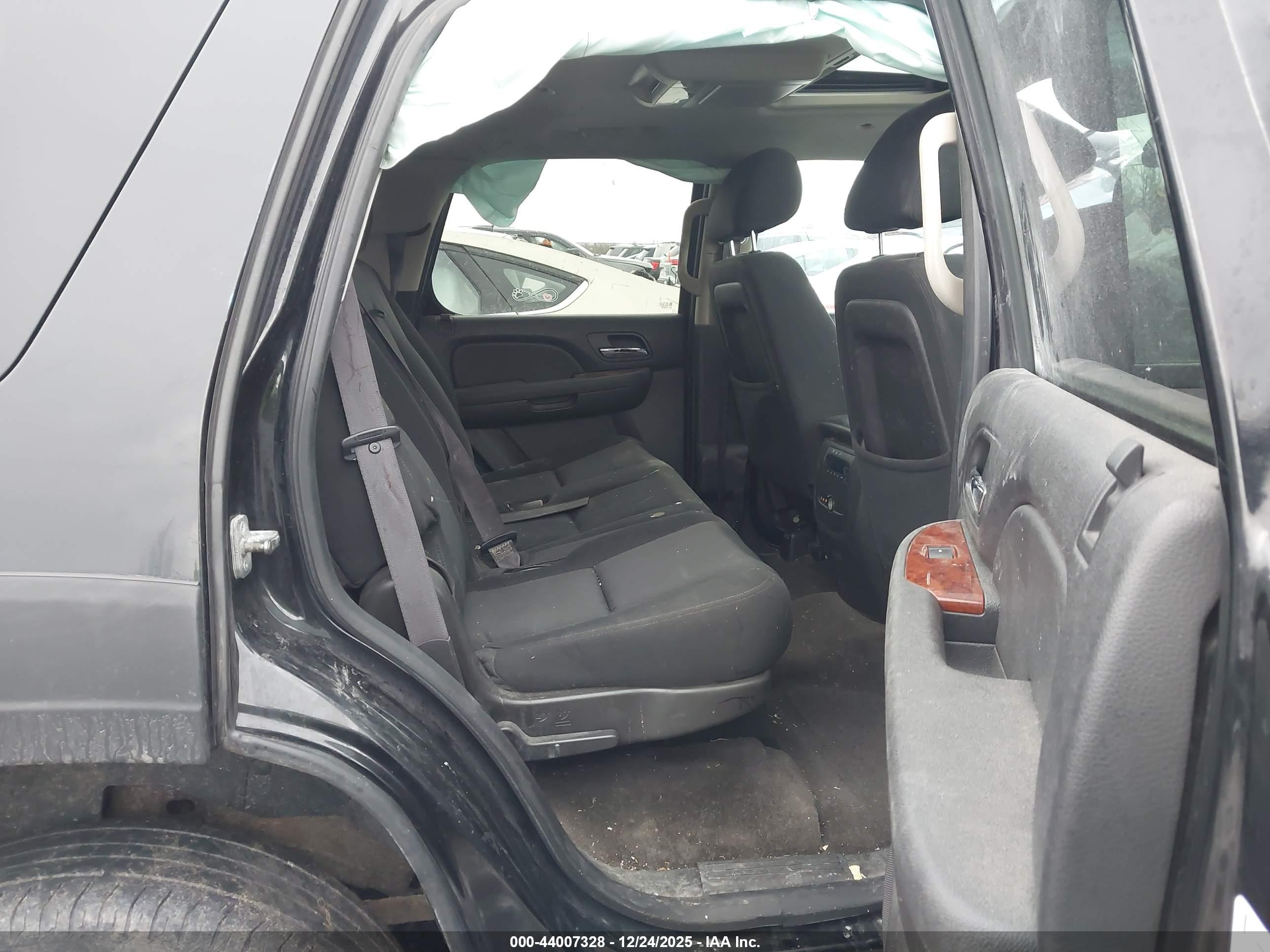 GMC YUKON image 8