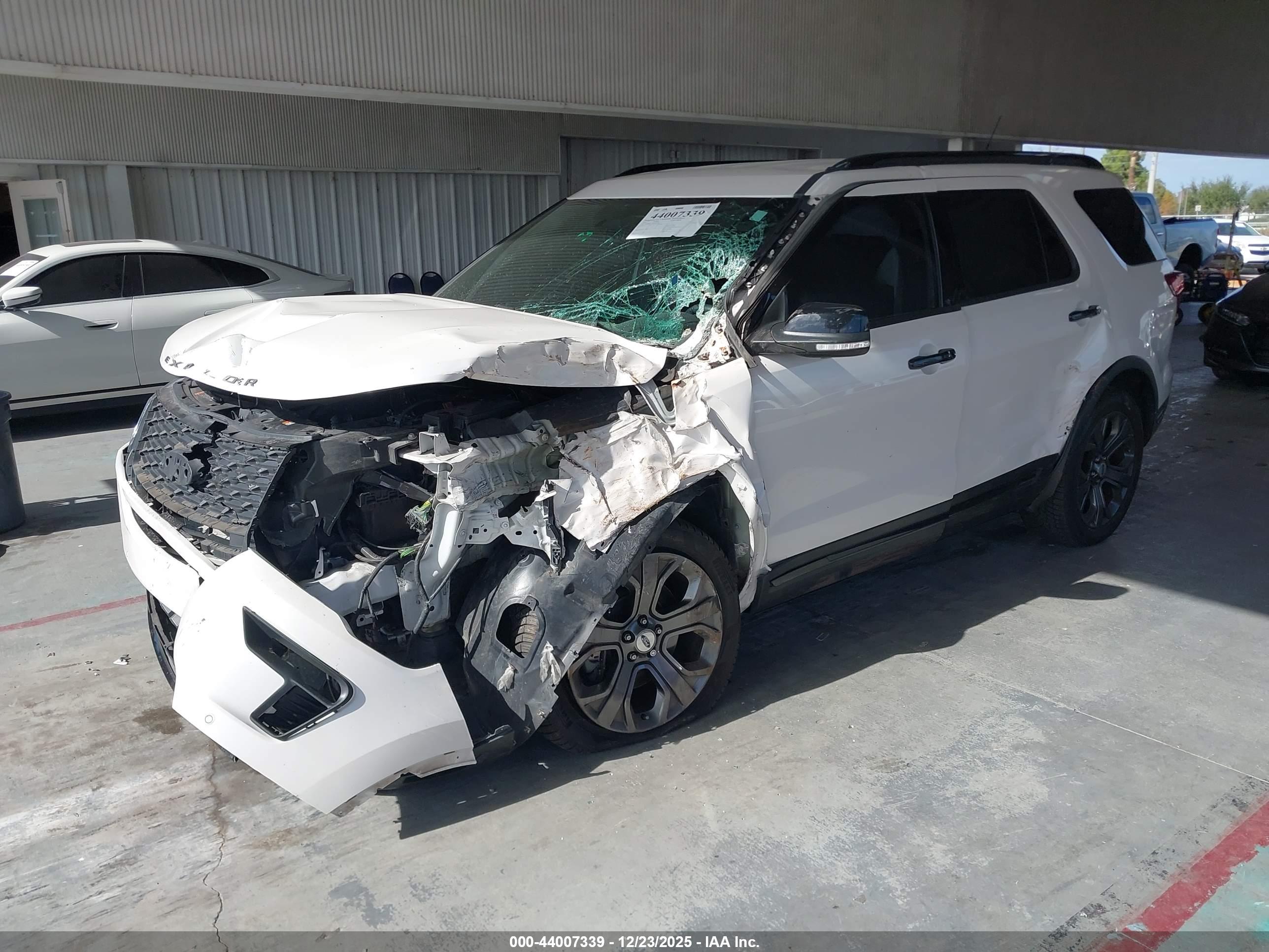 FORD EXPLORER image 2