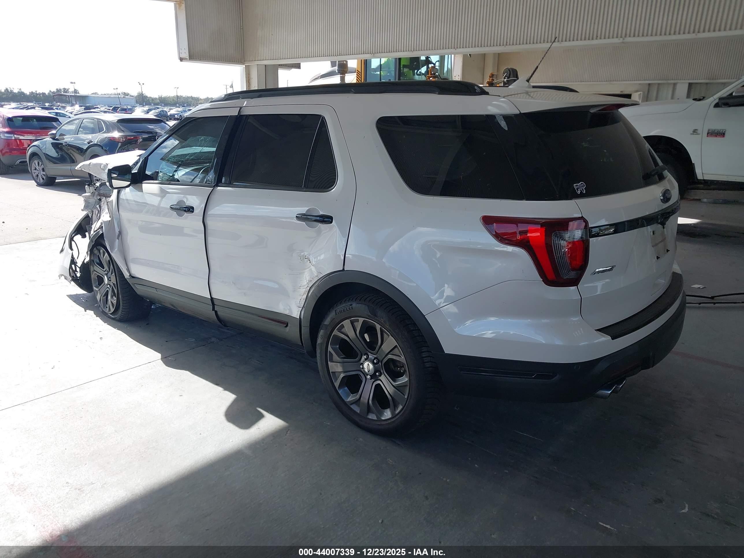 FORD EXPLORER image 3