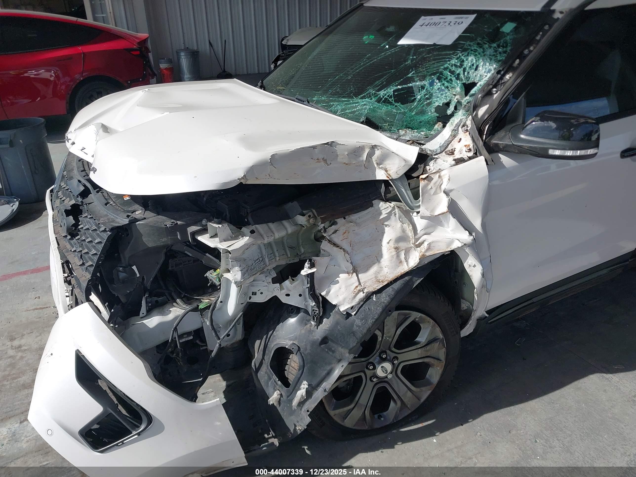 FORD EXPLORER image 6