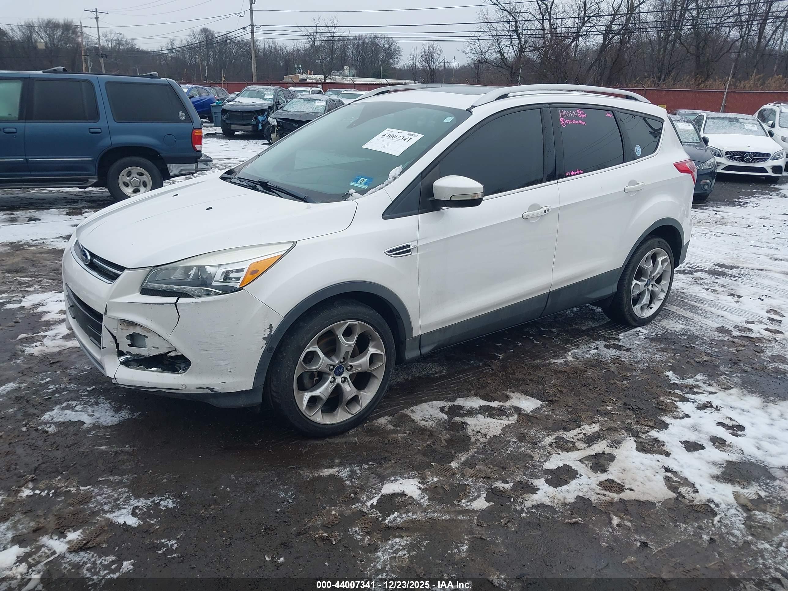 FORD ESCAPE image 2