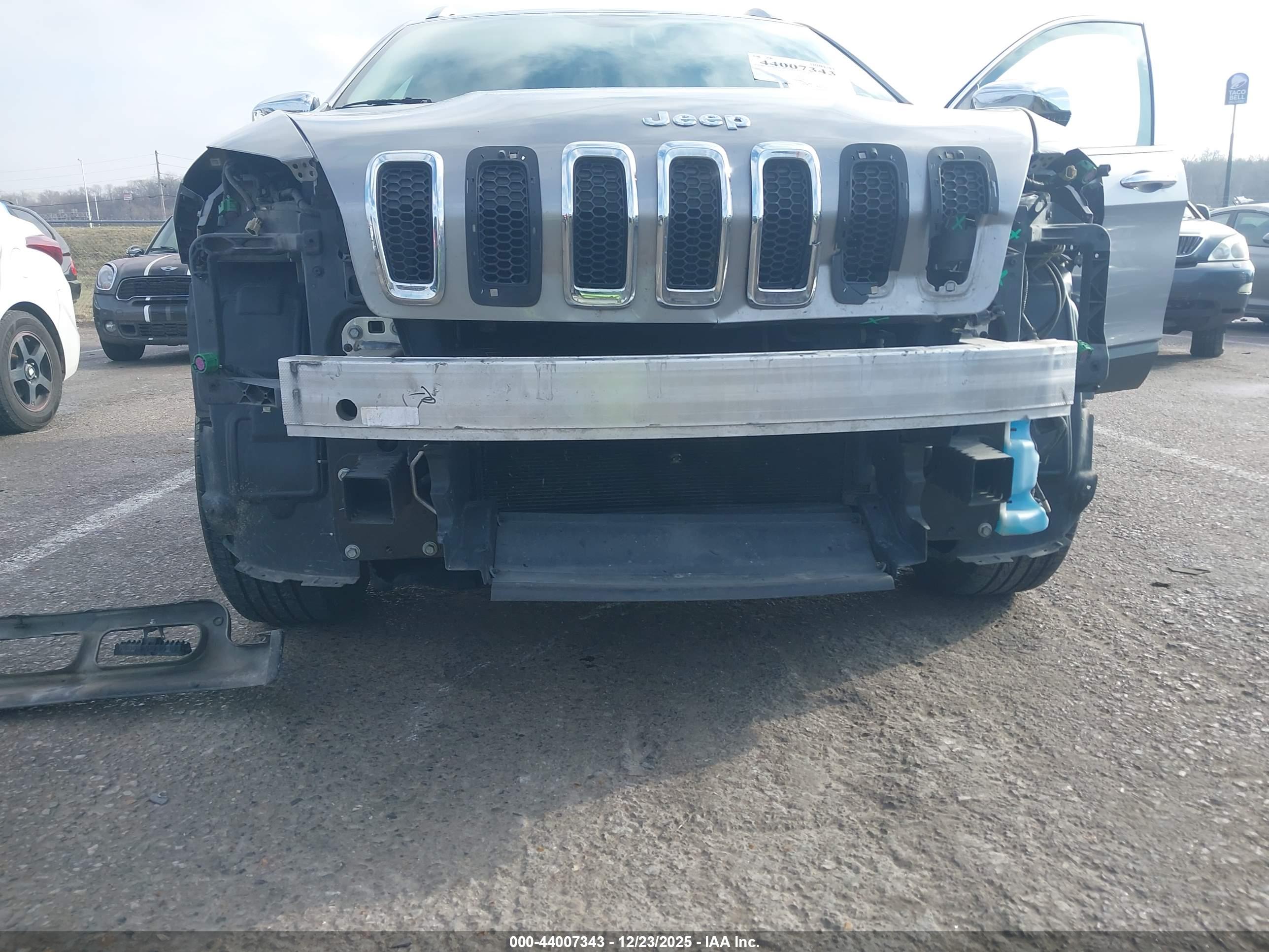 JEEP CHEROKEE image 6