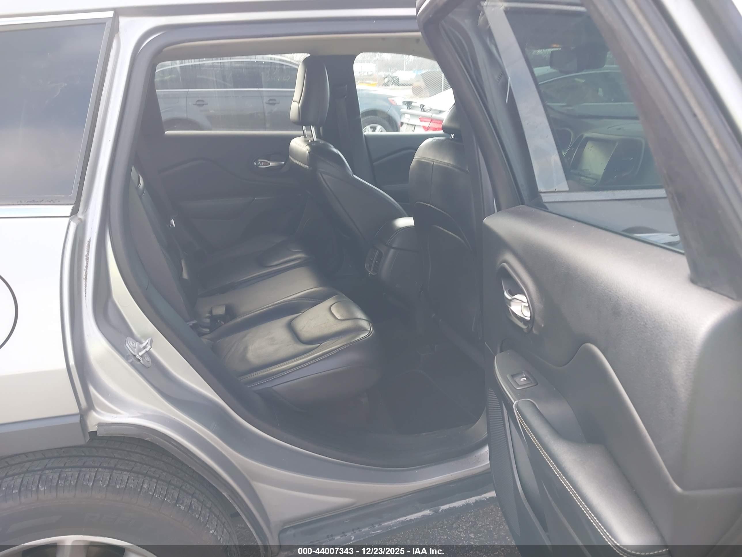JEEP CHEROKEE image 8