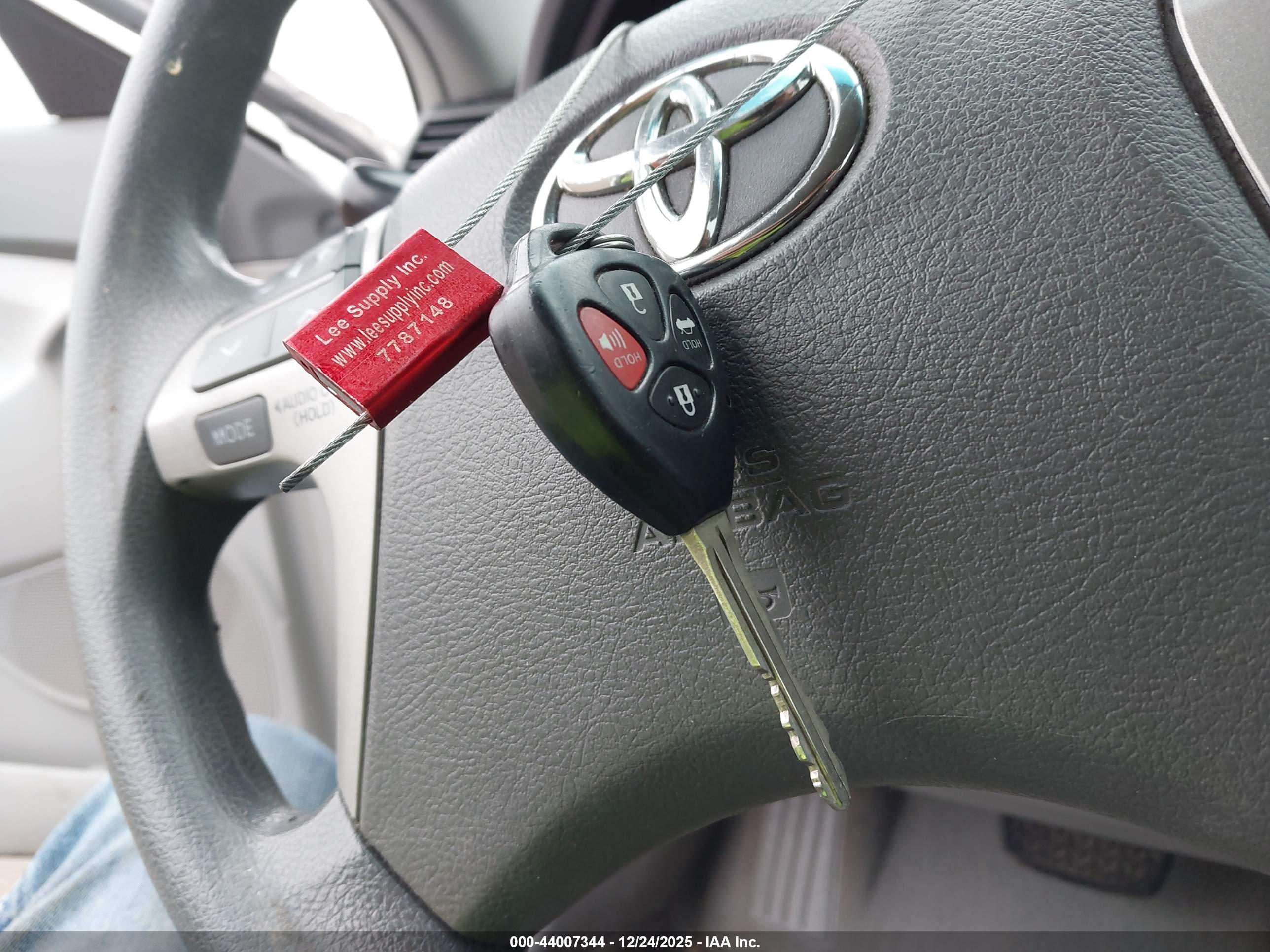 TOYOTA CAMRY image 11