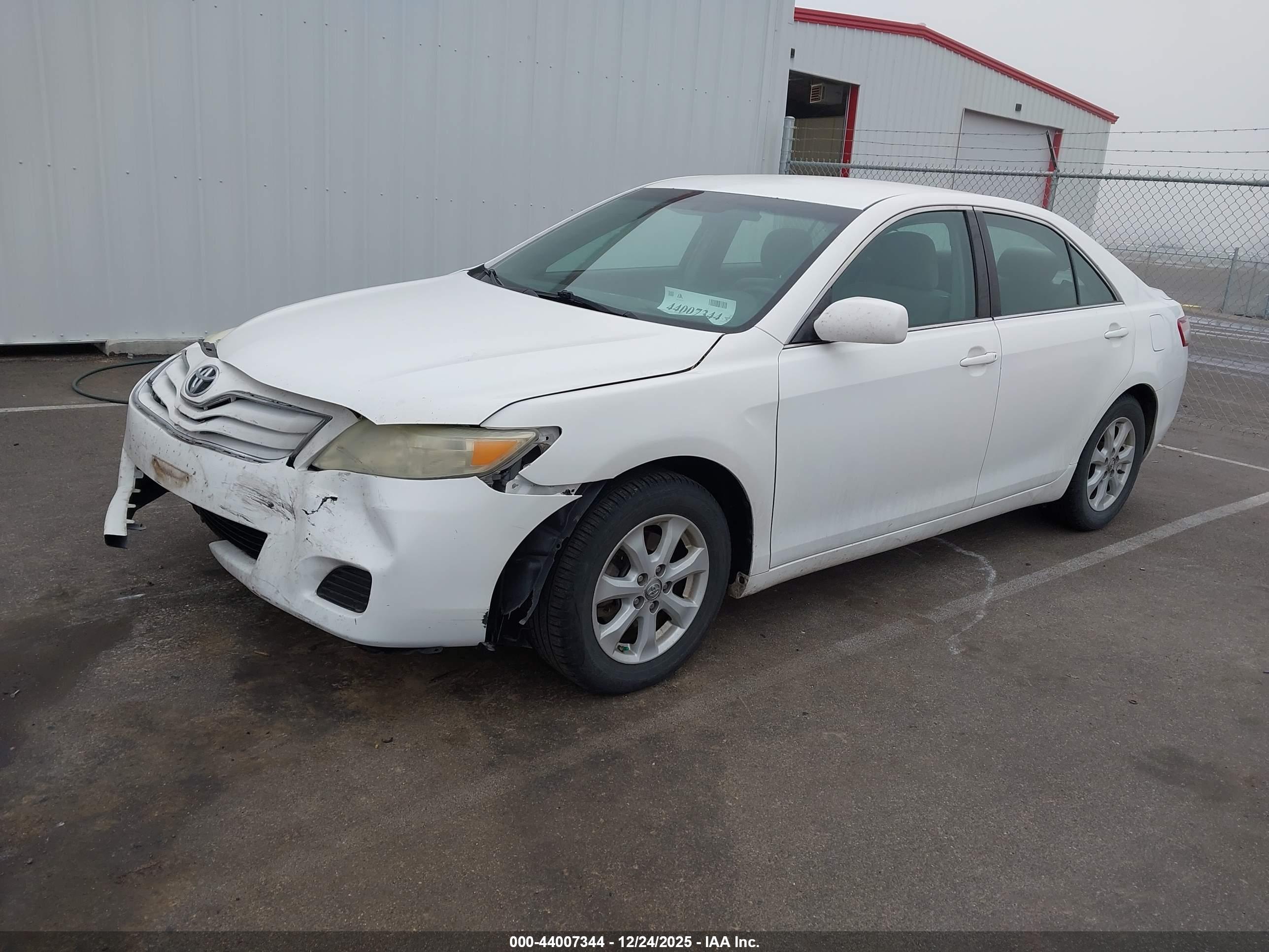 TOYOTA CAMRY image 2